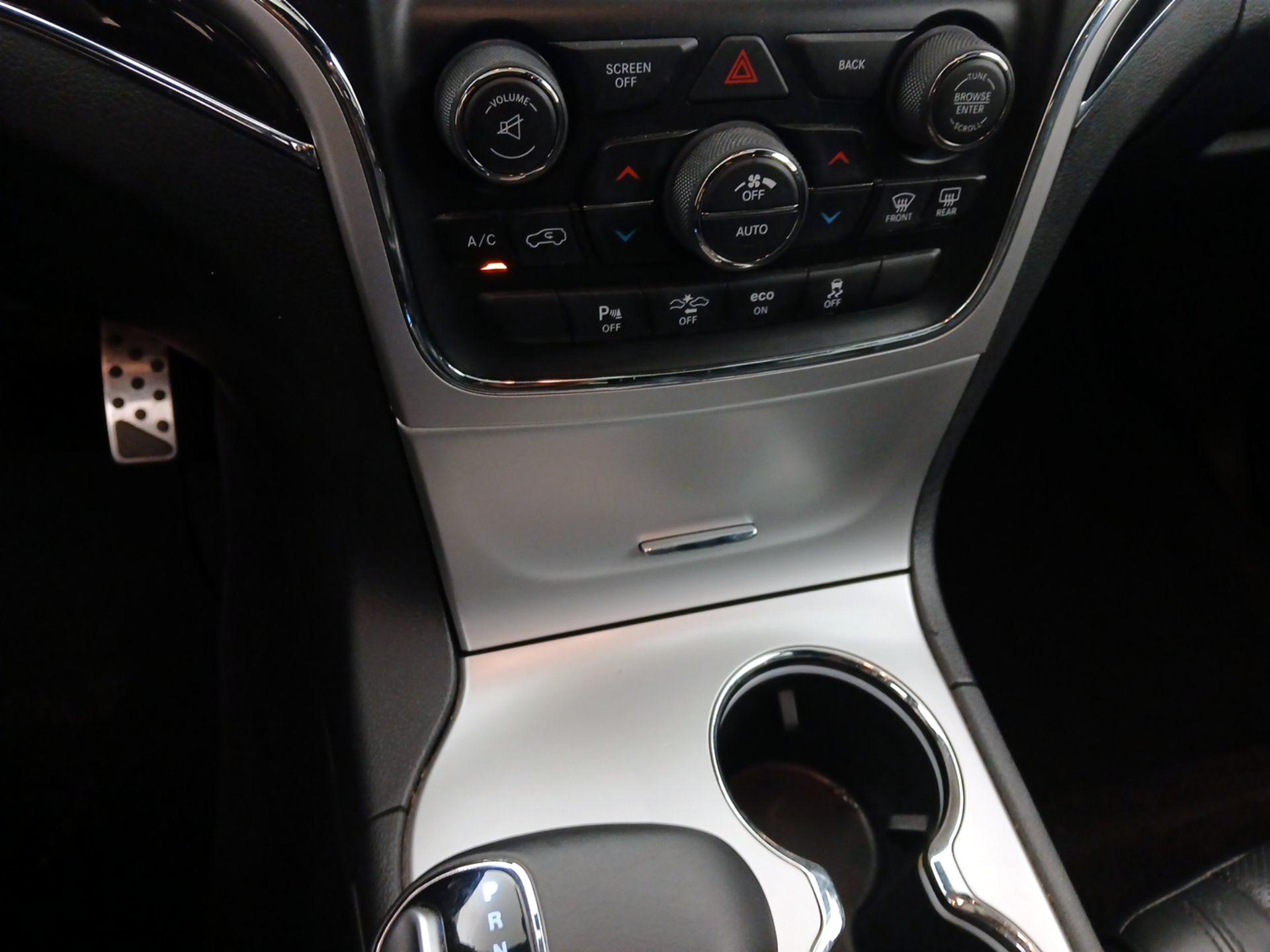 Thumbnail: 2015 Jeep Grand Cherokee - 17