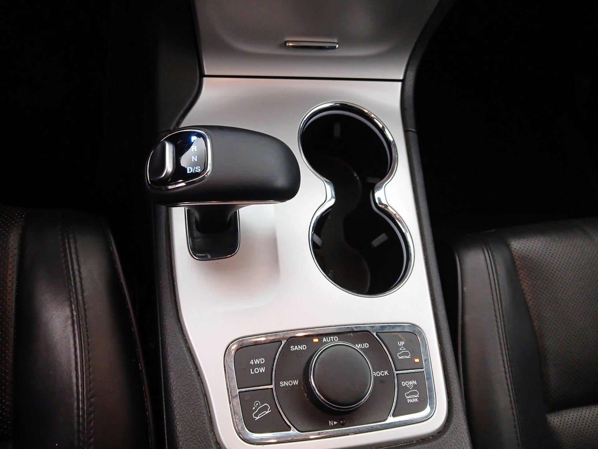 Thumbnail: 2015 Jeep Grand Cherokee - 18