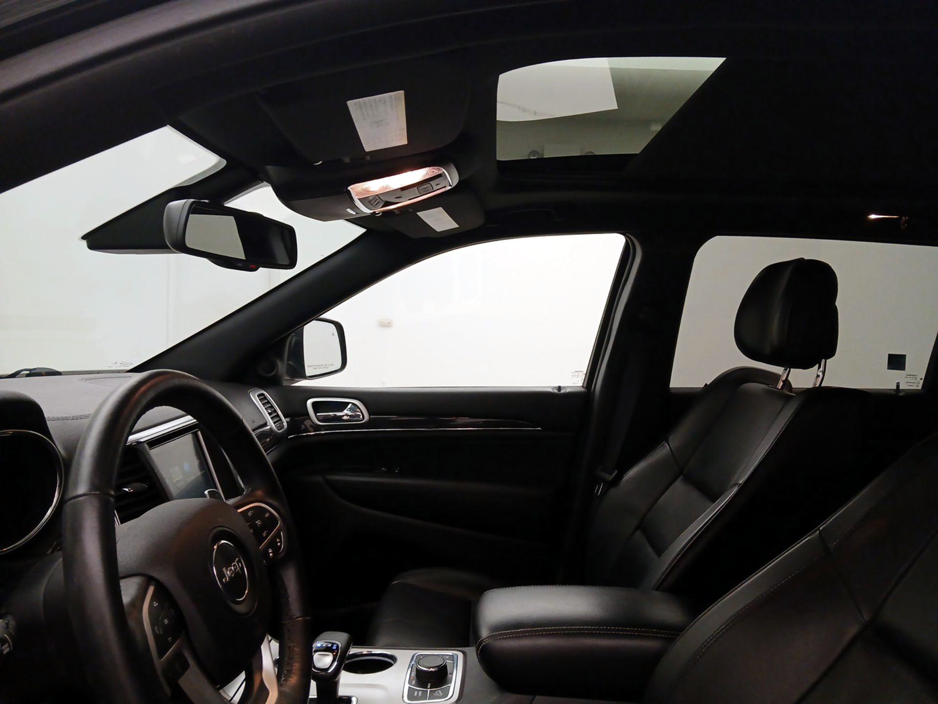 Thumbnail: 2015 Jeep Grand Cherokee - 20