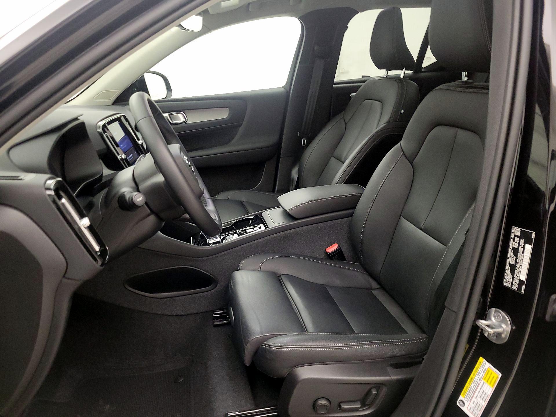 Thumbnail: 2024 Volvo XC40 - 11