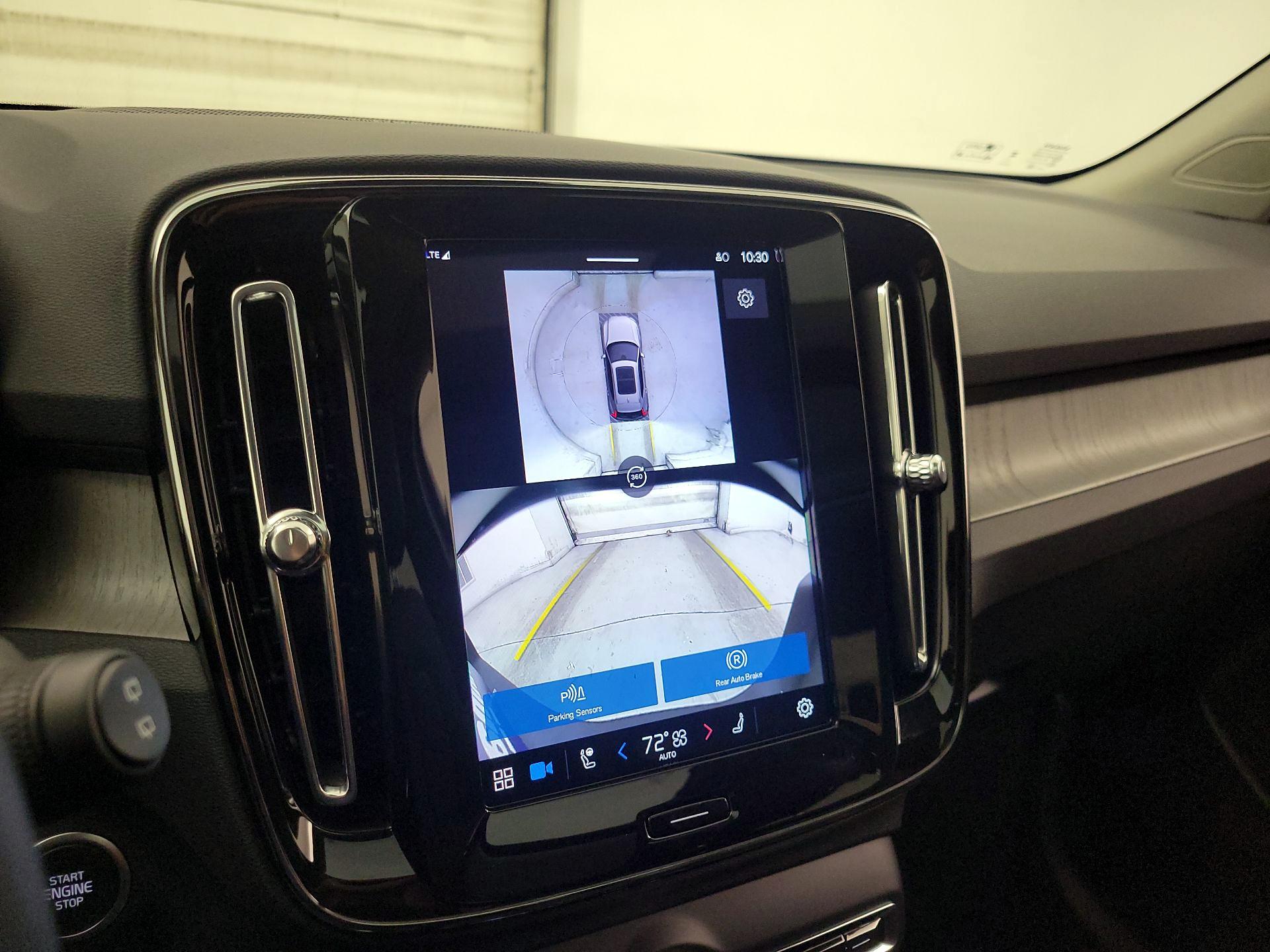 Thumbnail: 2024 Volvo XC40 - 13