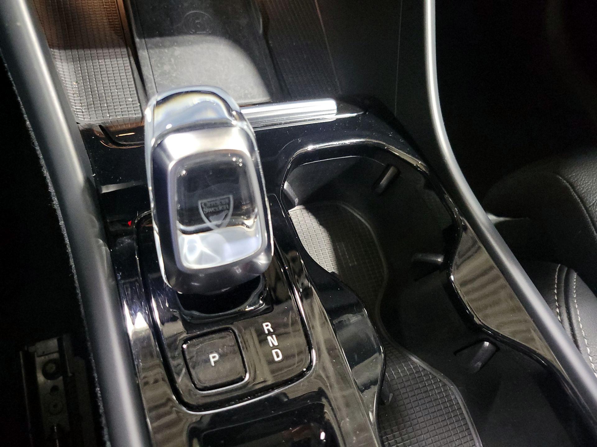 Thumbnail: 2024 Volvo XC40 - 16