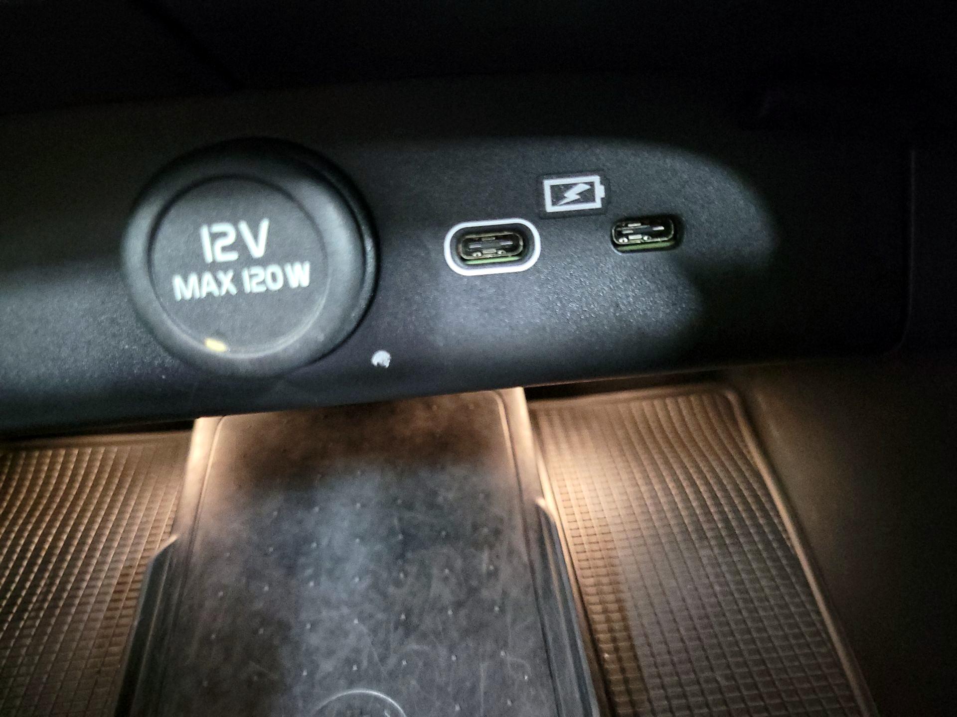 Thumbnail: 2024 Volvo XC40 - 17