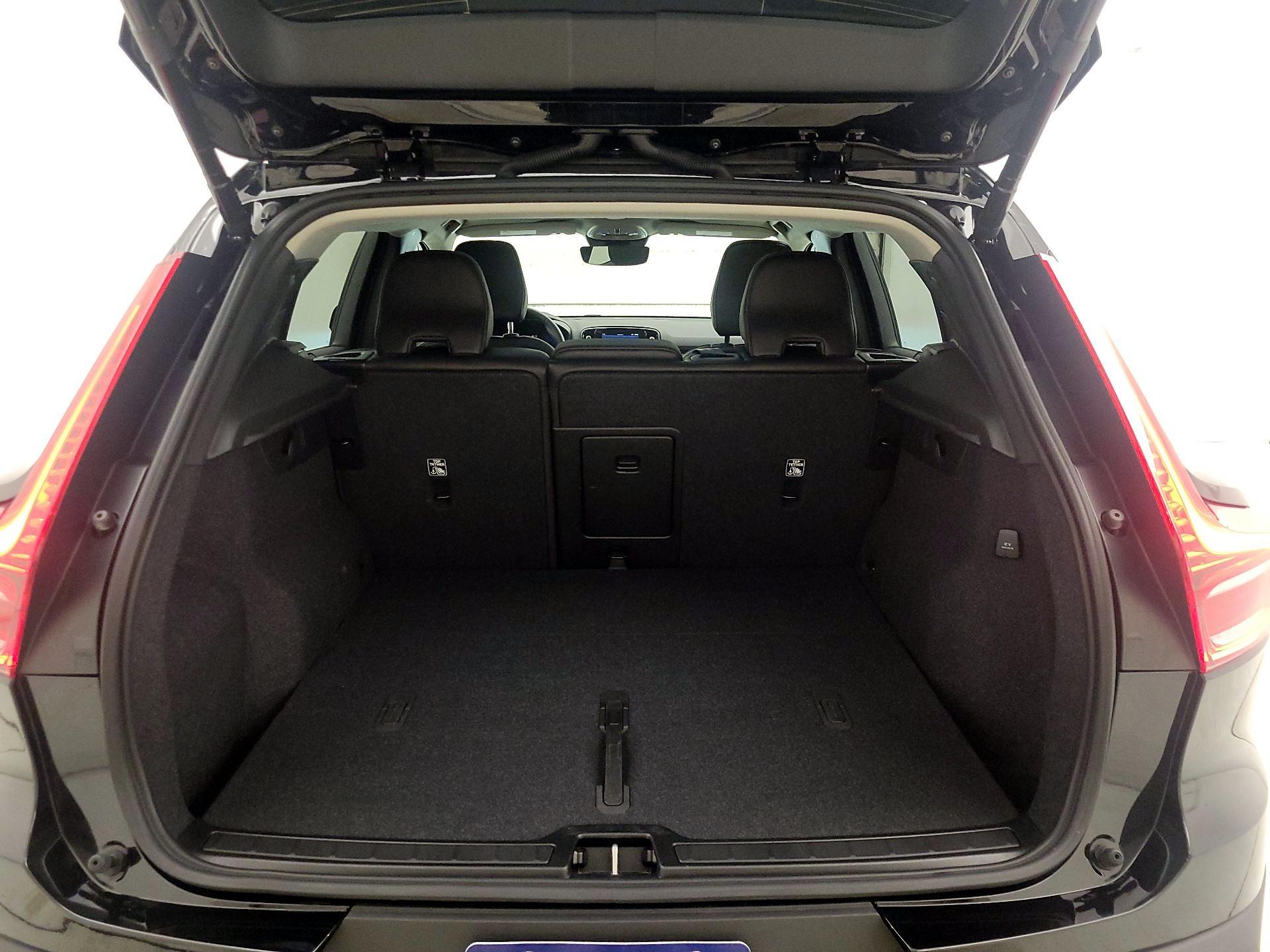 Thumbnail: 2024 Volvo XC40 - 20