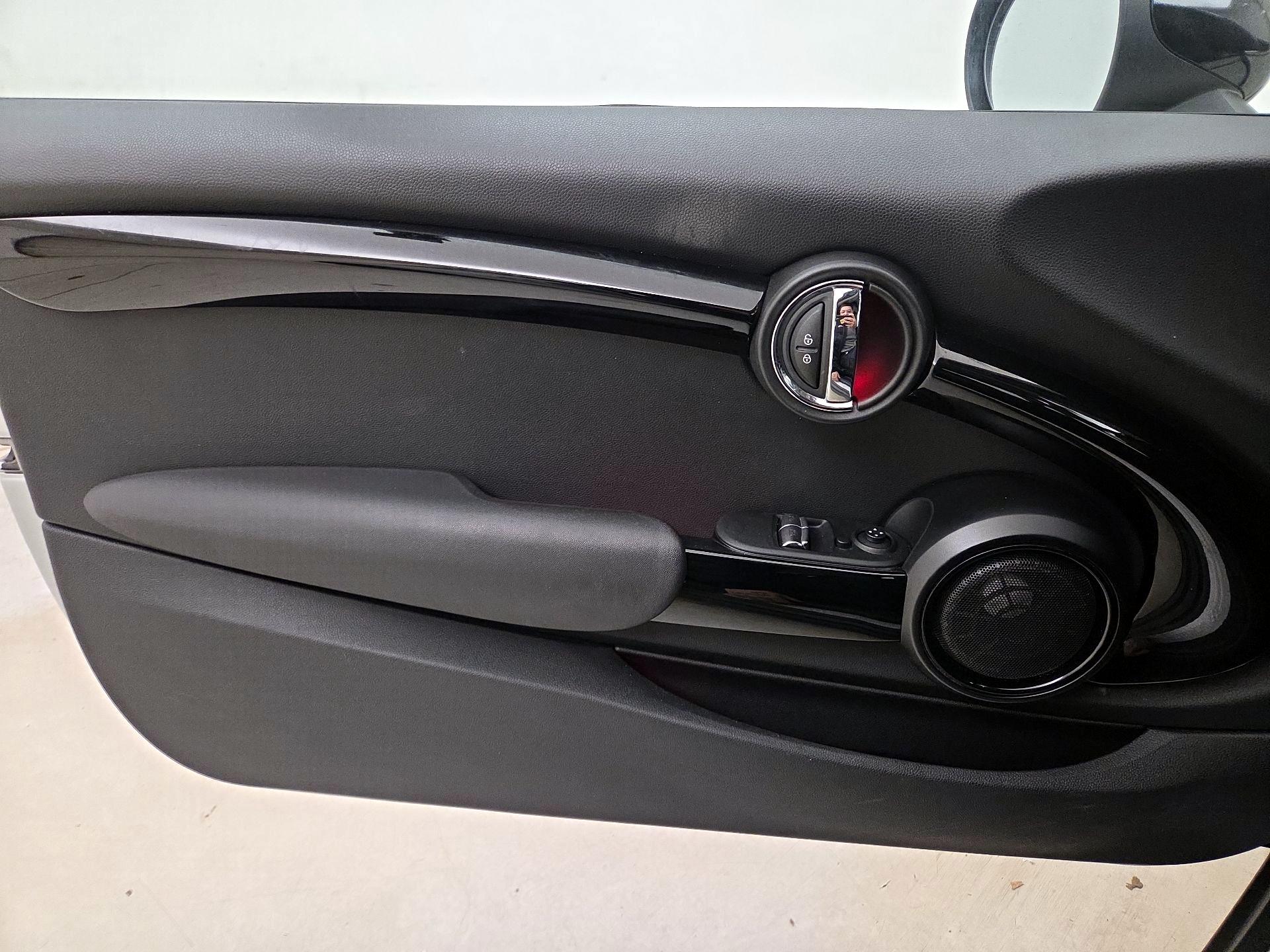 Thumbnail: 2016 MINI Cooper Hardtop - 12