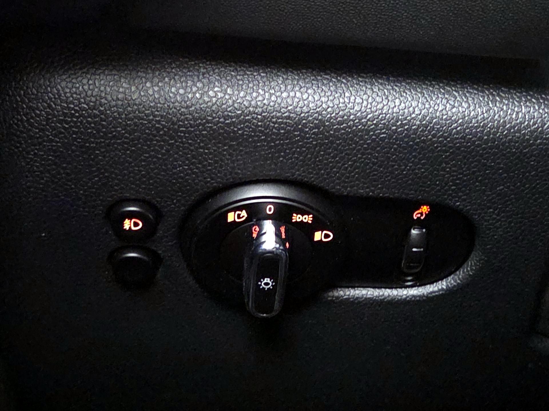 Thumbnail: 2016 MINI Cooper Hardtop - 13