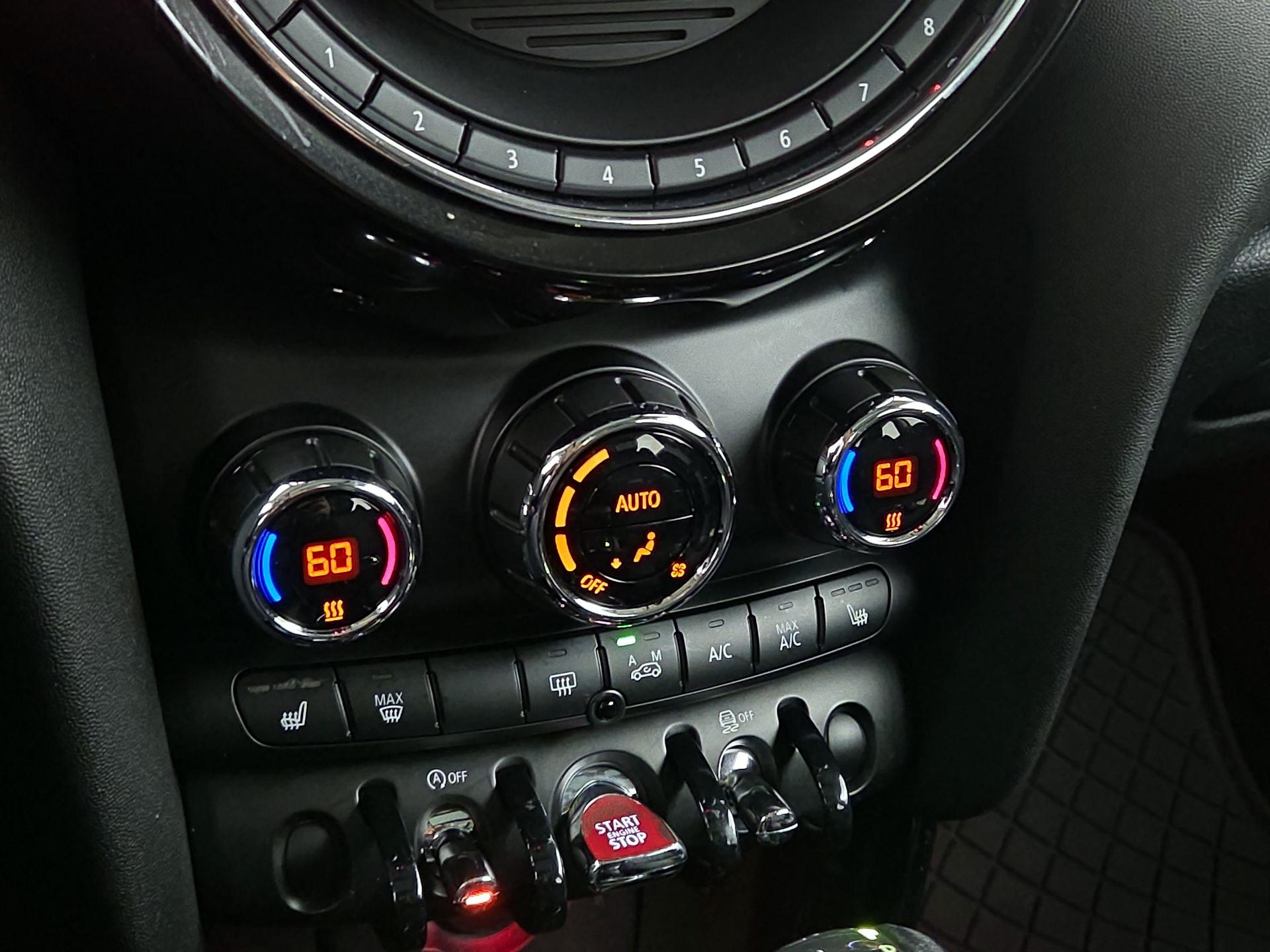 Thumbnail: 2016 MINI Cooper Hardtop - 15