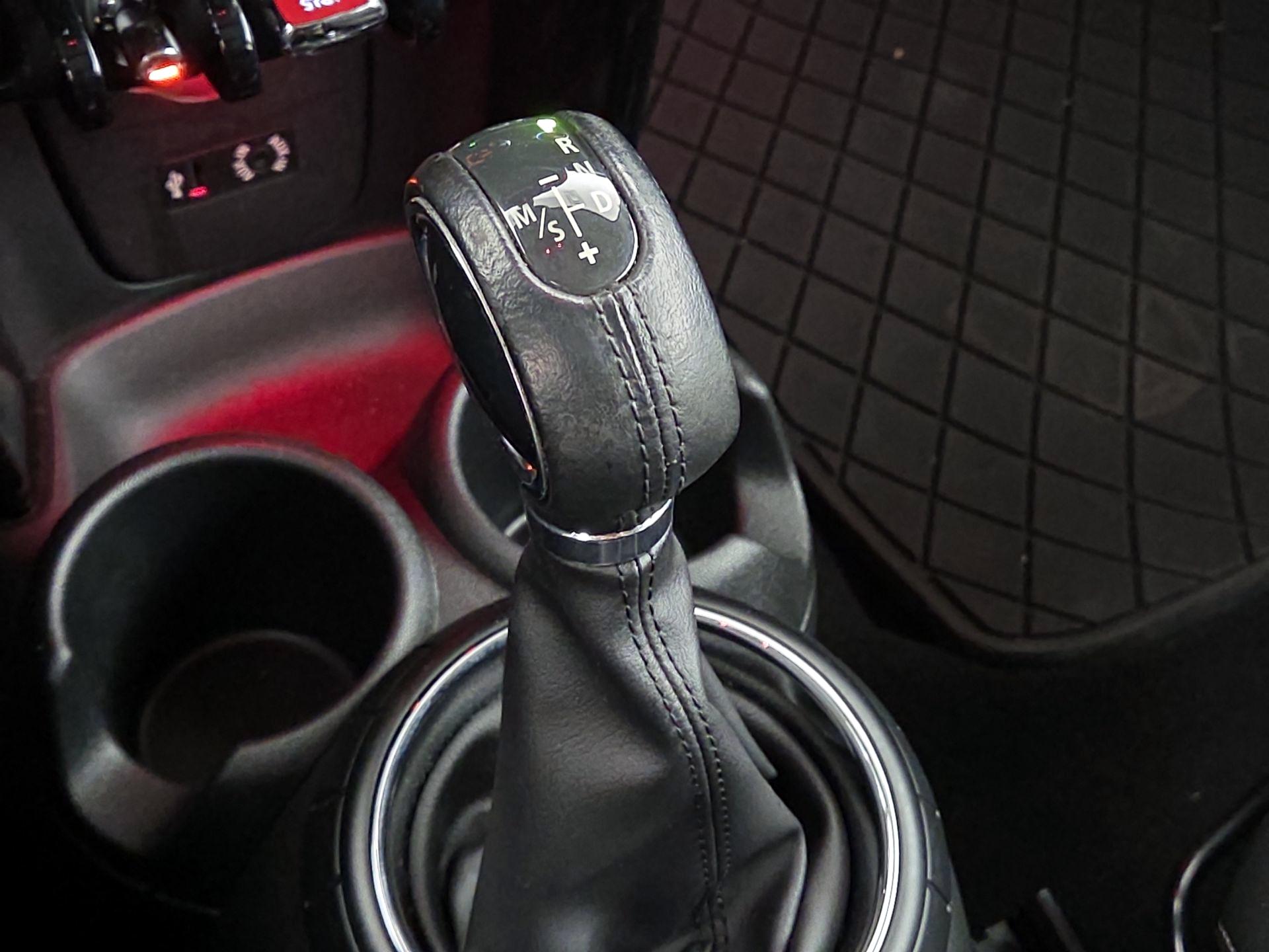 Thumbnail: 2016 MINI Cooper Hardtop - 16