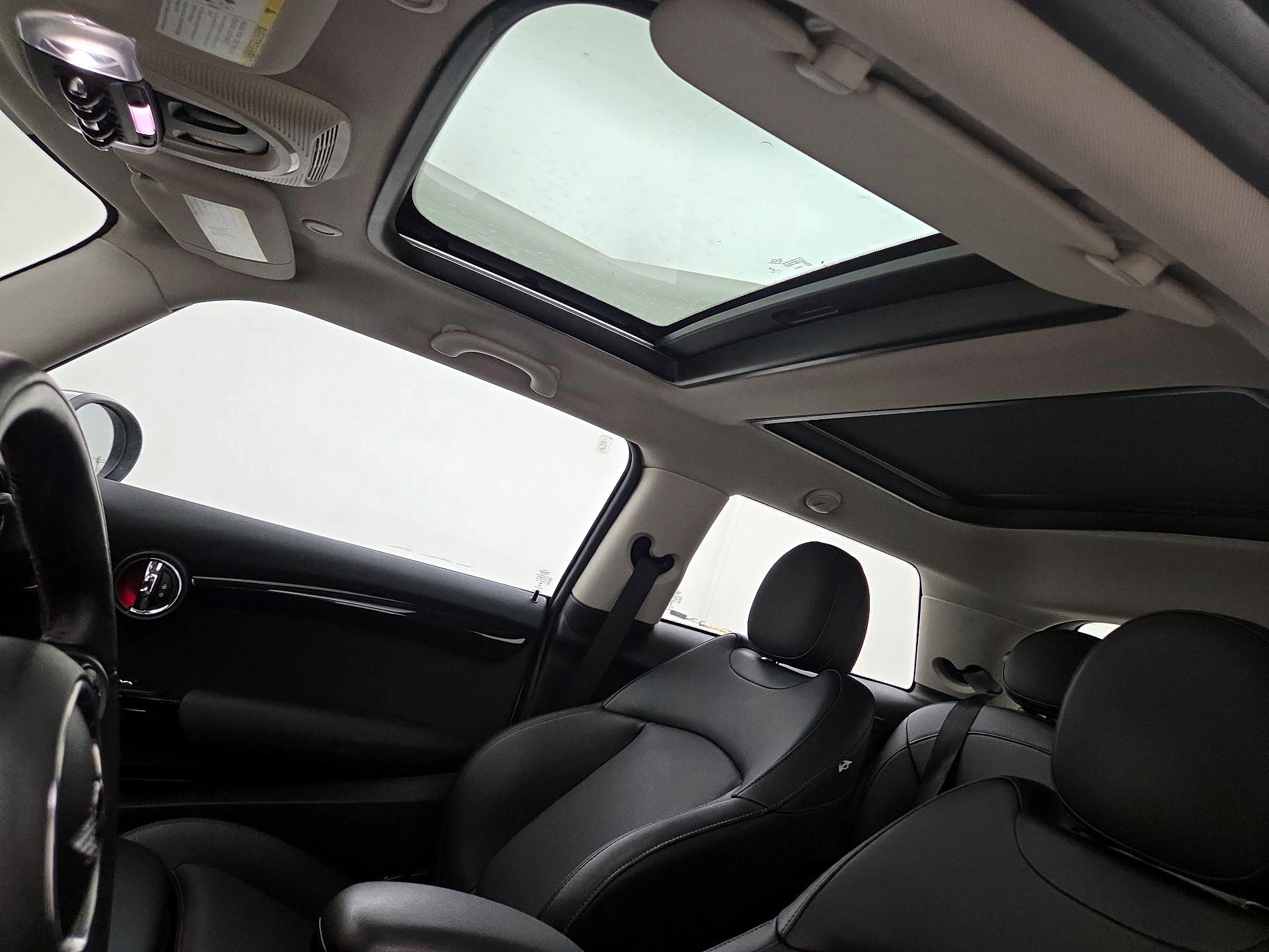 Thumbnail: 2016 MINI Cooper Hardtop - 18