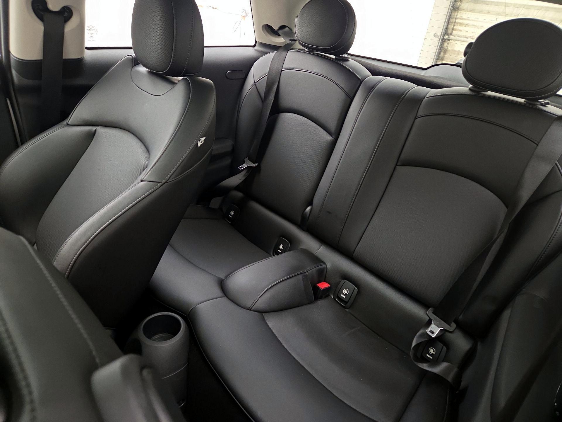 Thumbnail: 2016 MINI Cooper Hardtop - 19