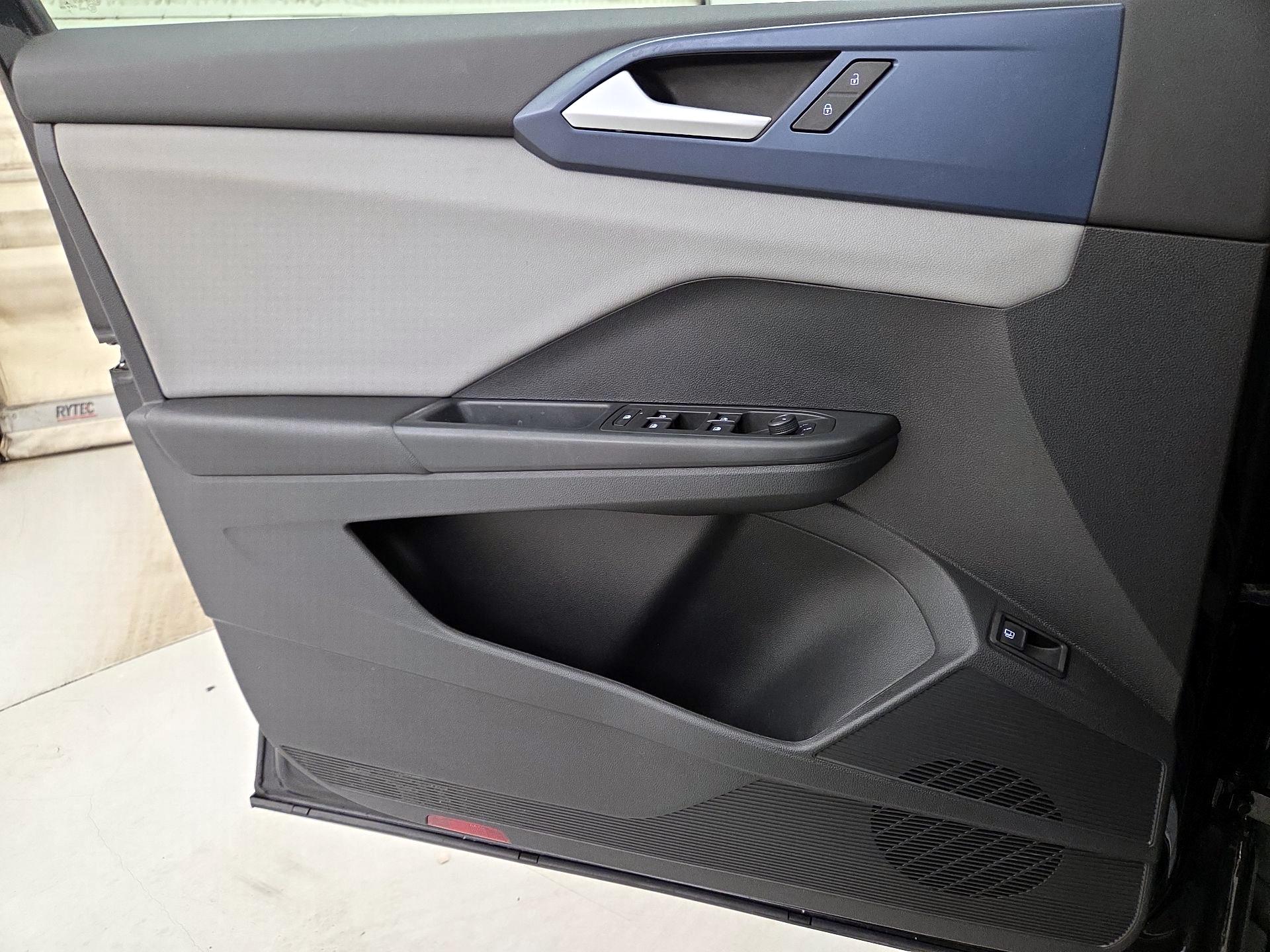 Thumbnail: 2022 Volkswagen Taos - 12