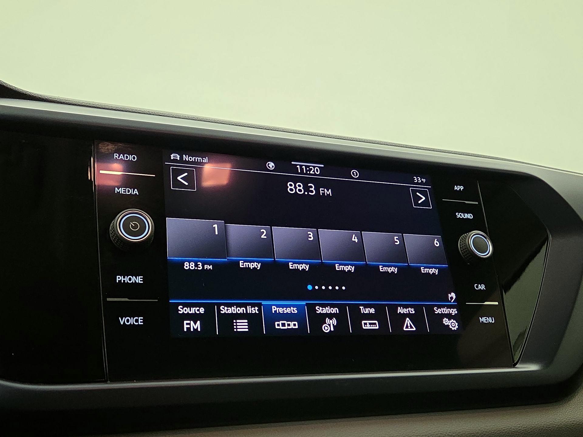 Thumbnail: 2022 Volkswagen Taos - 15