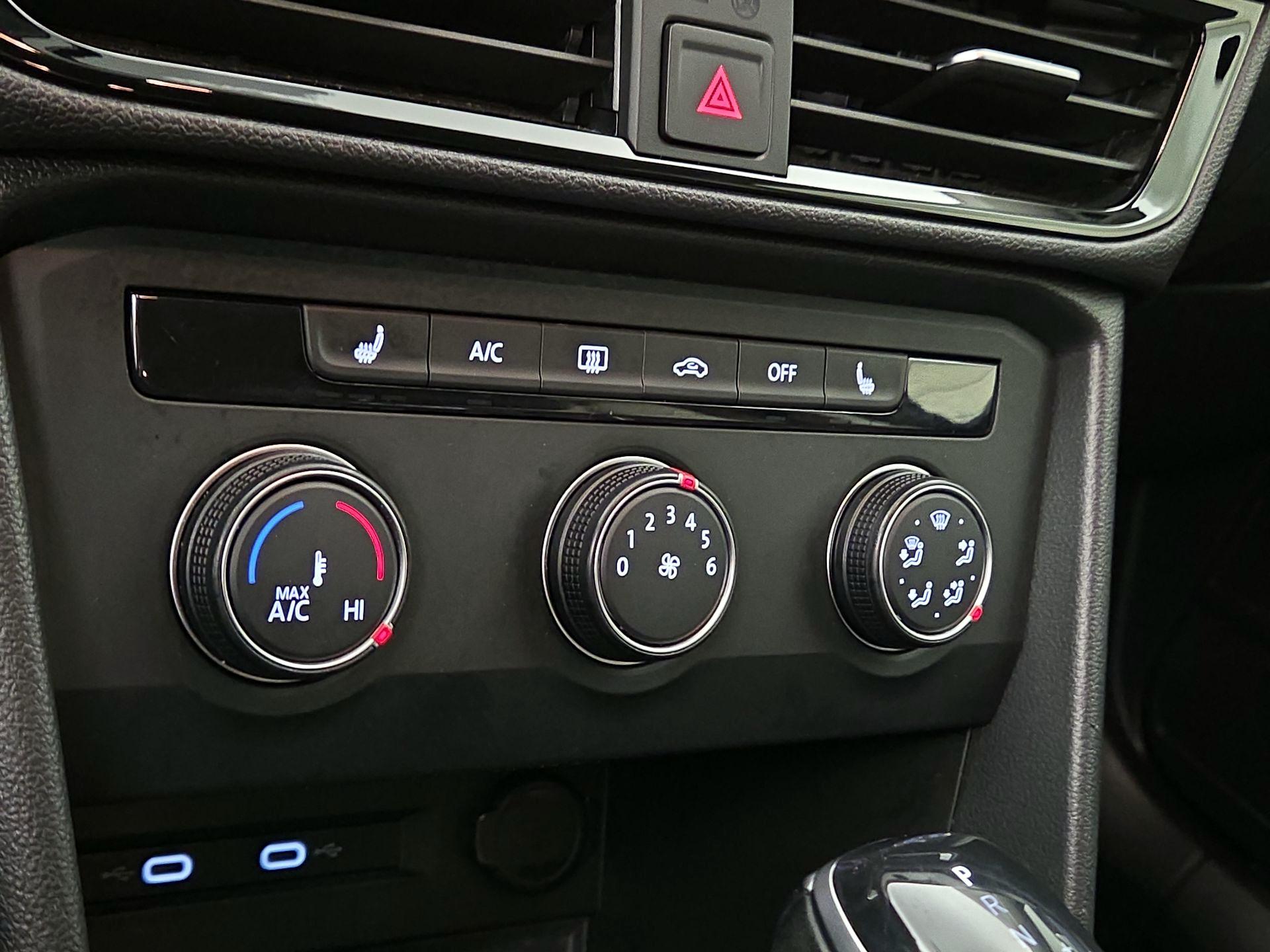 Thumbnail: 2022 Volkswagen Taos - 16