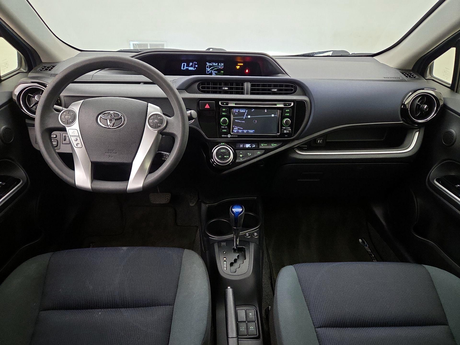 Thumbnail: 2015 Toyota Prius c - 9