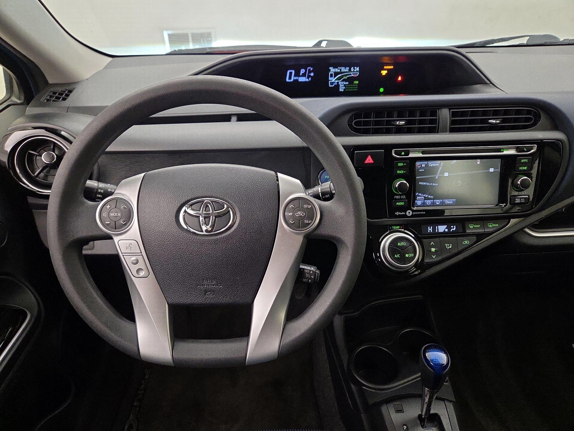 Thumbnail: 2015 Toyota Prius c - 10