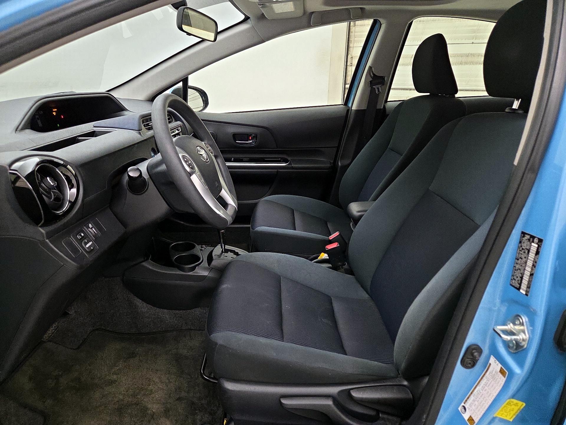 Thumbnail: 2015 Toyota Prius c - 11