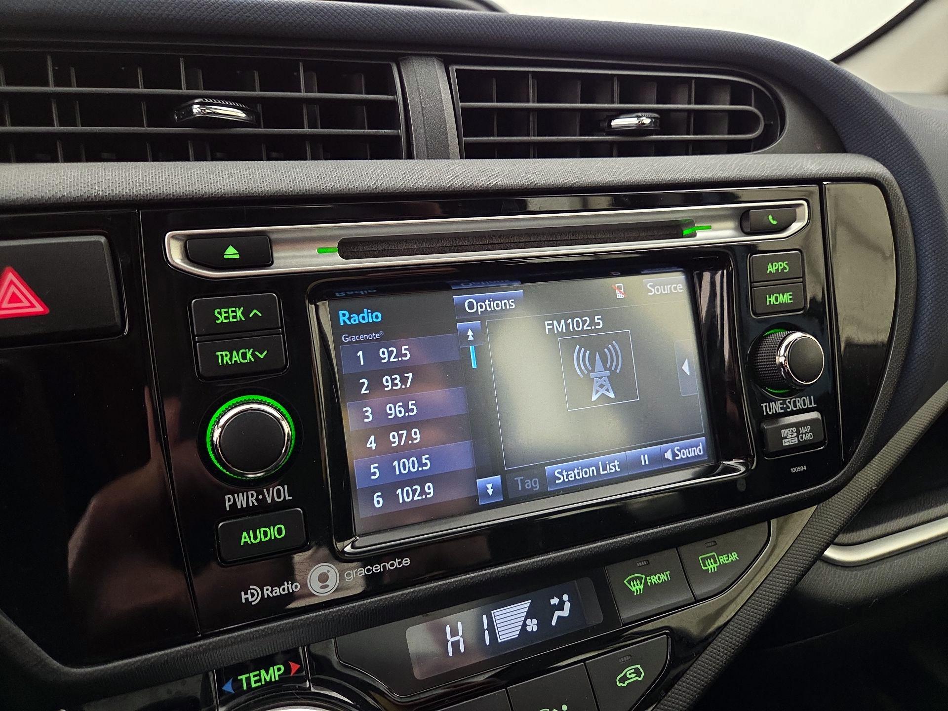 Thumbnail: 2015 Toyota Prius c - 15