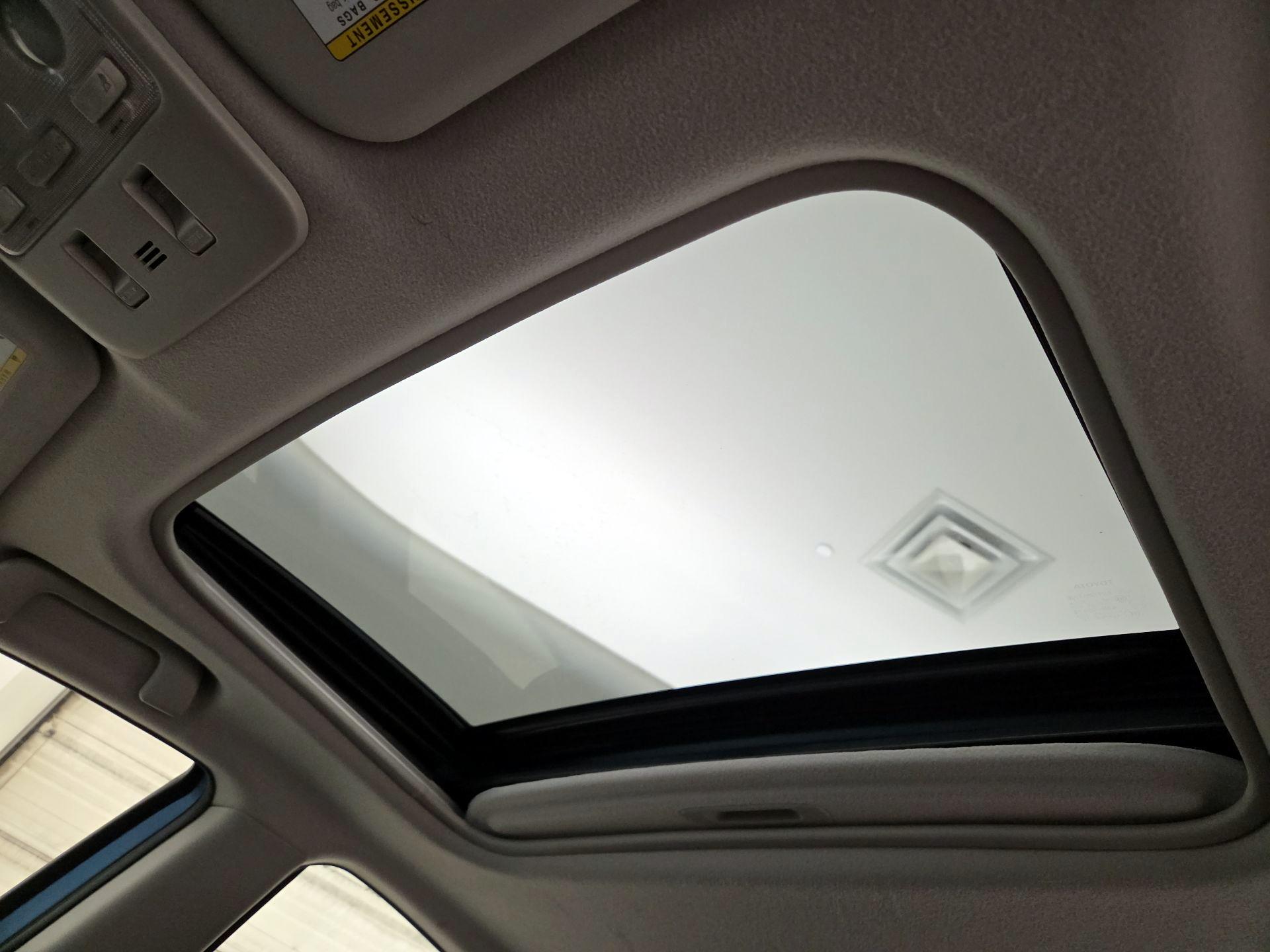 Thumbnail: 2015 Toyota Prius c - 19