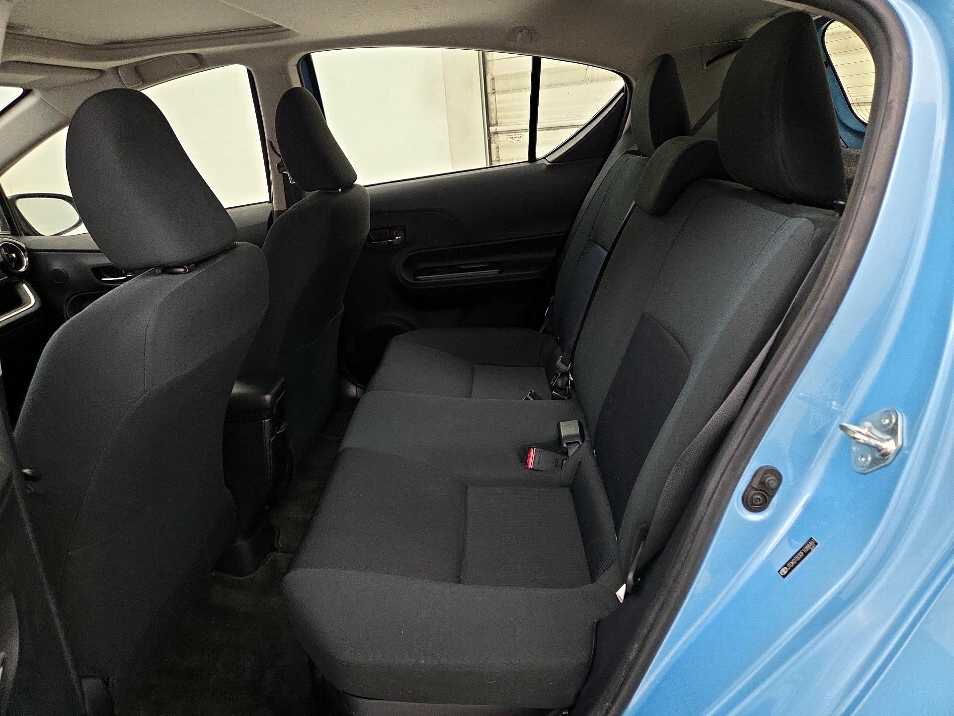 Thumbnail: 2015 Toyota Prius c - 20