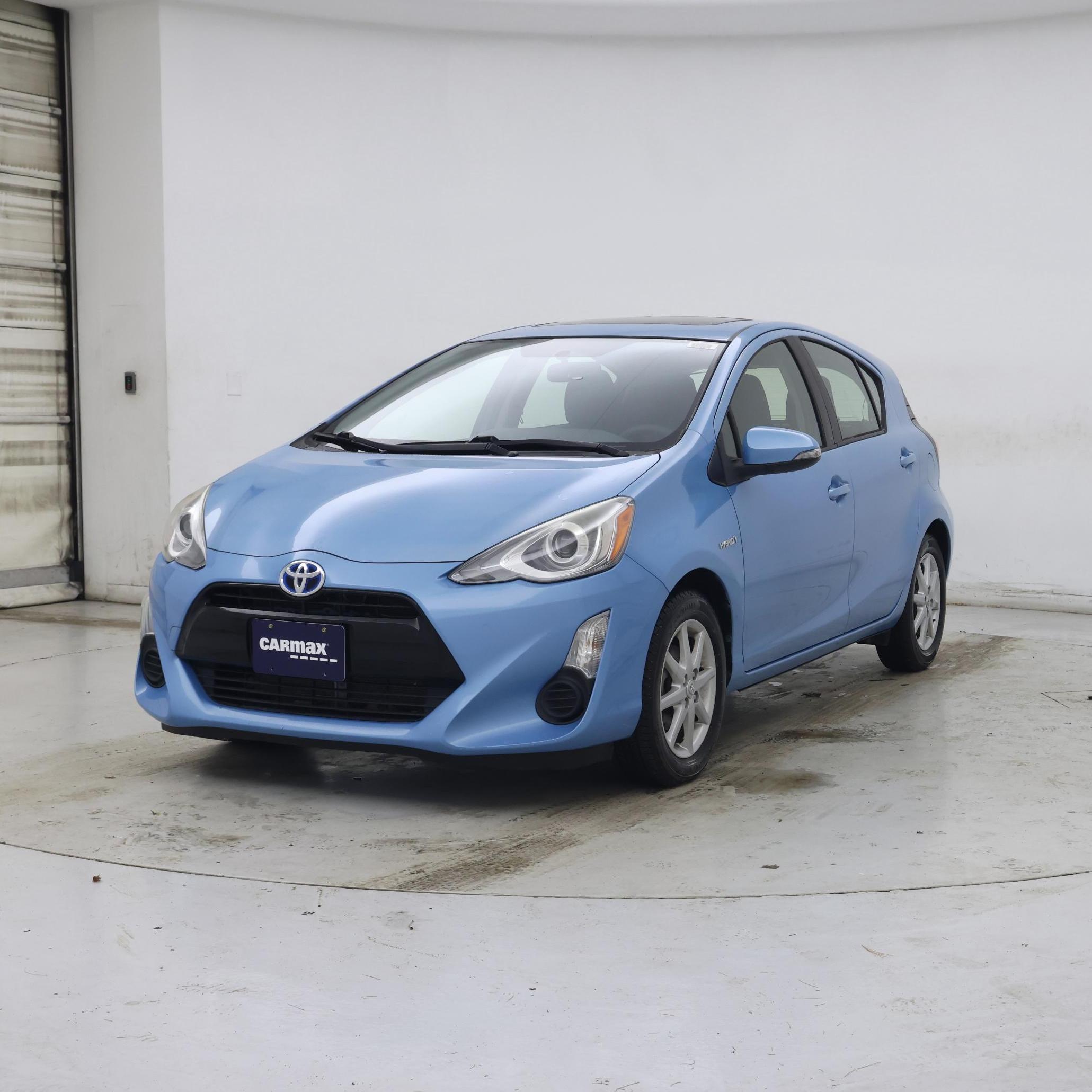 Thumbnail: 2015 Toyota Prius c - 4