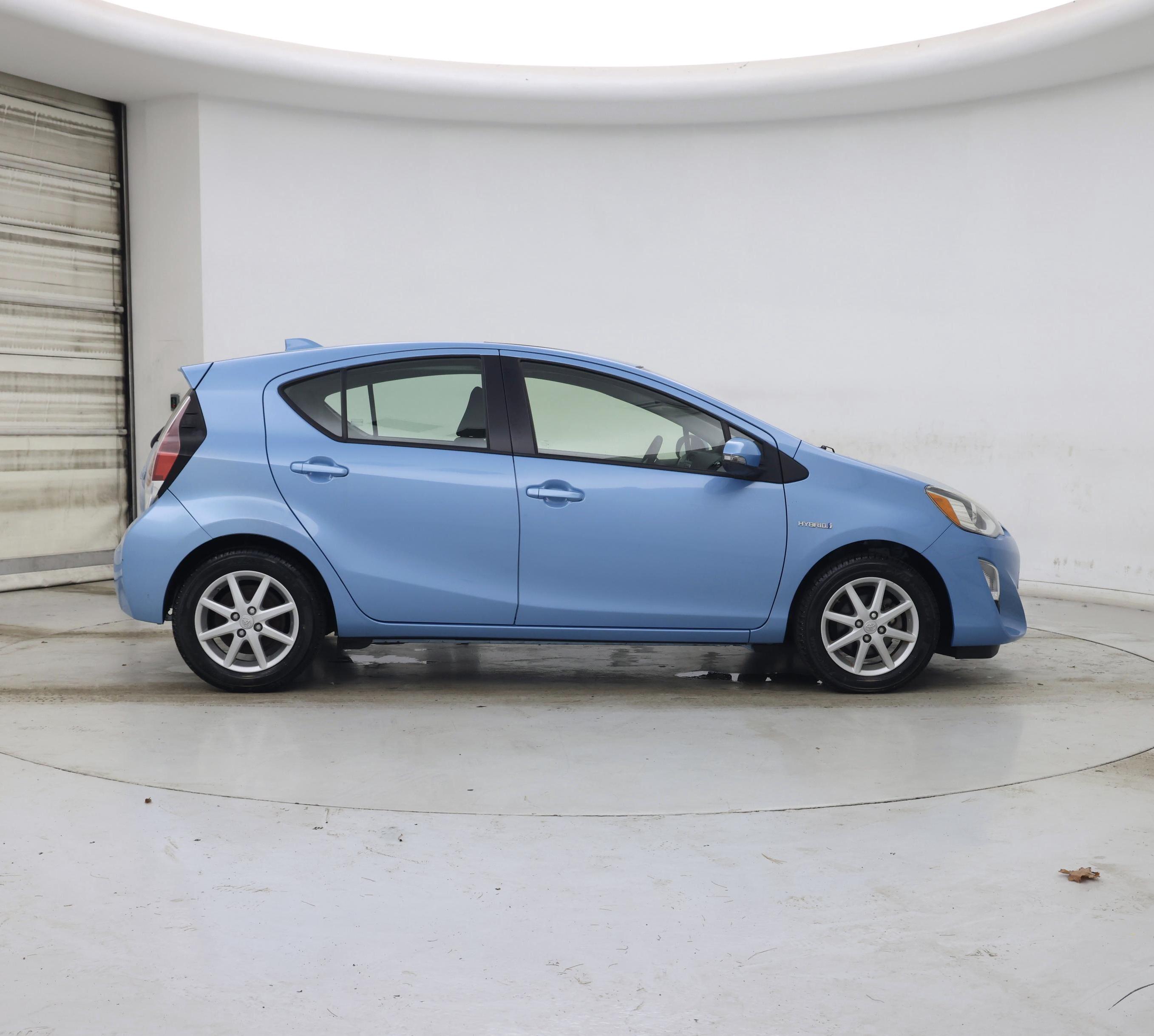 Thumbnail: 2015 Toyota Prius c - 7