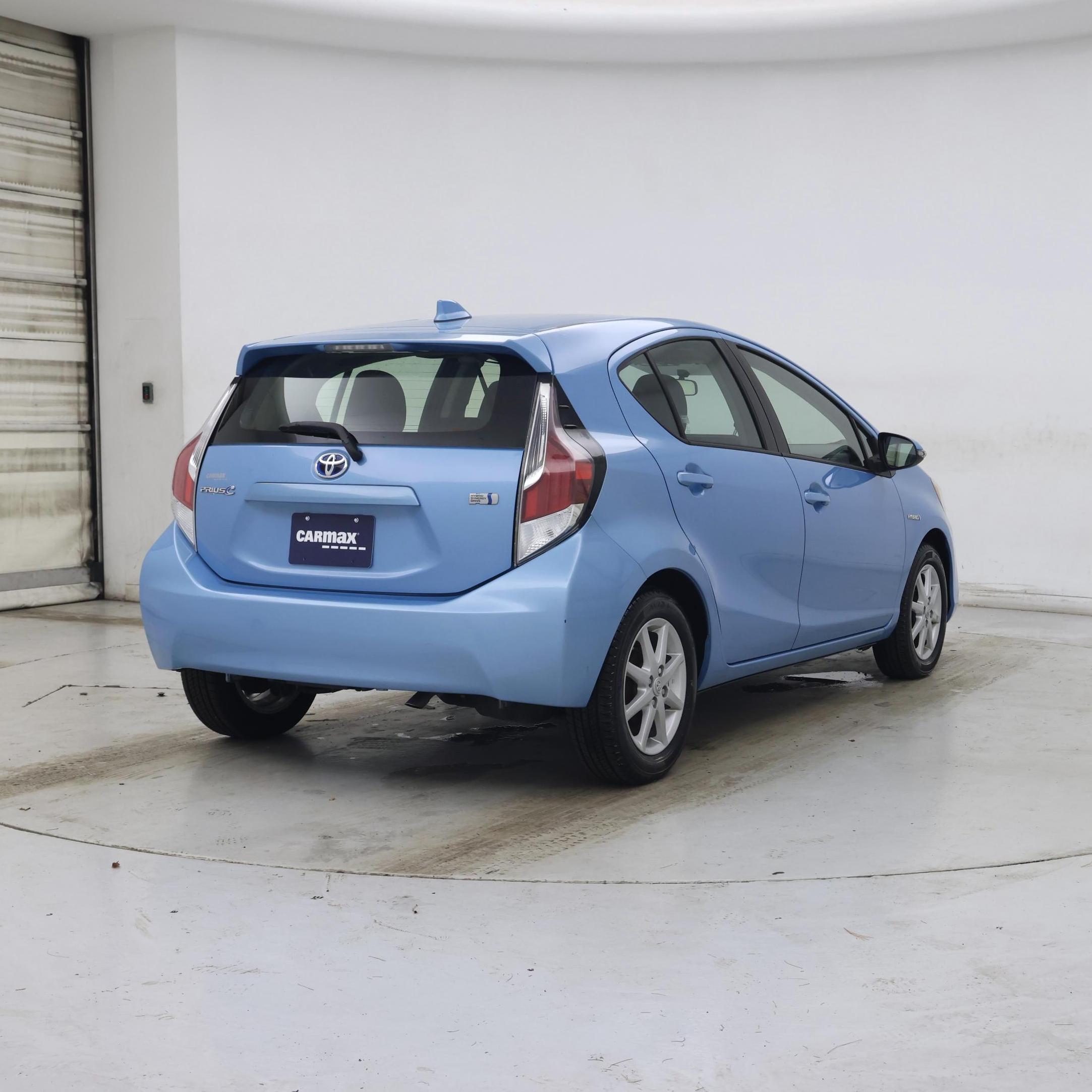 Thumbnail: 2015 Toyota Prius c - 8