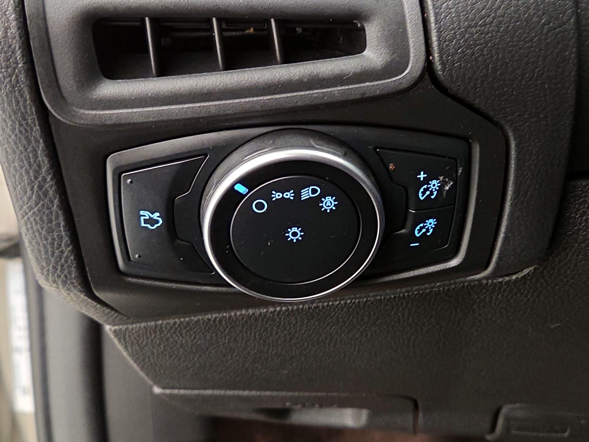 Thumbnail: 2015 Ford Focus - 13