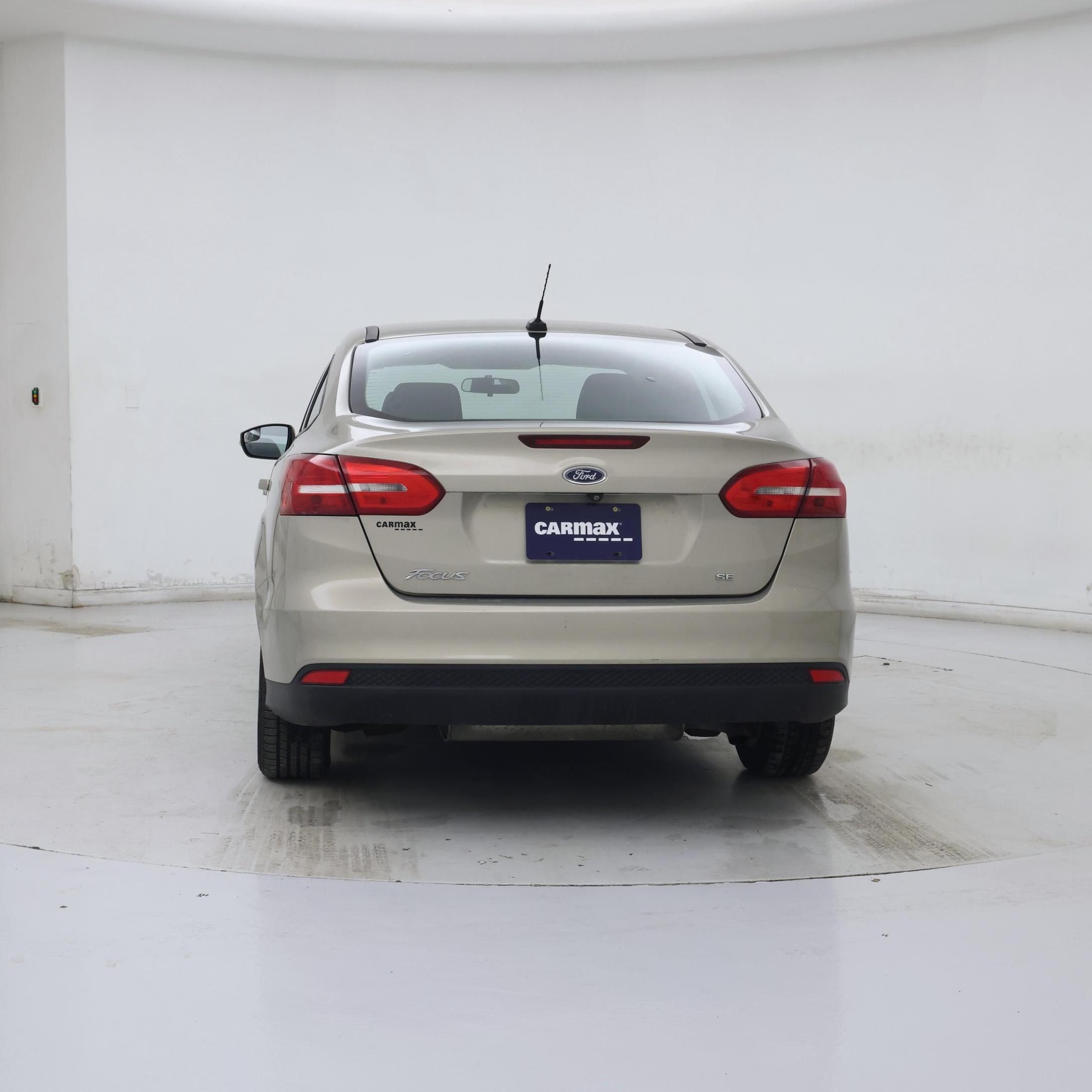 Thumbnail: 2015 Ford Focus - 6