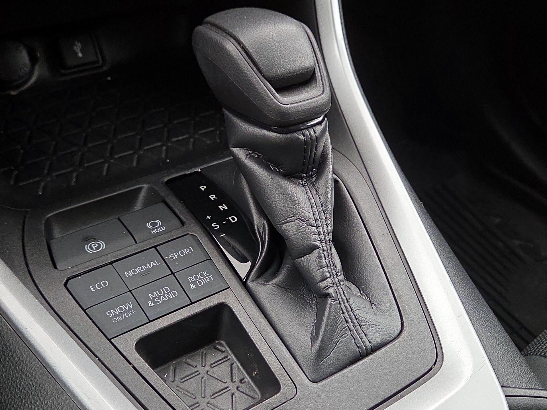 Thumbnail: 2021 Toyota RAV4 - 17