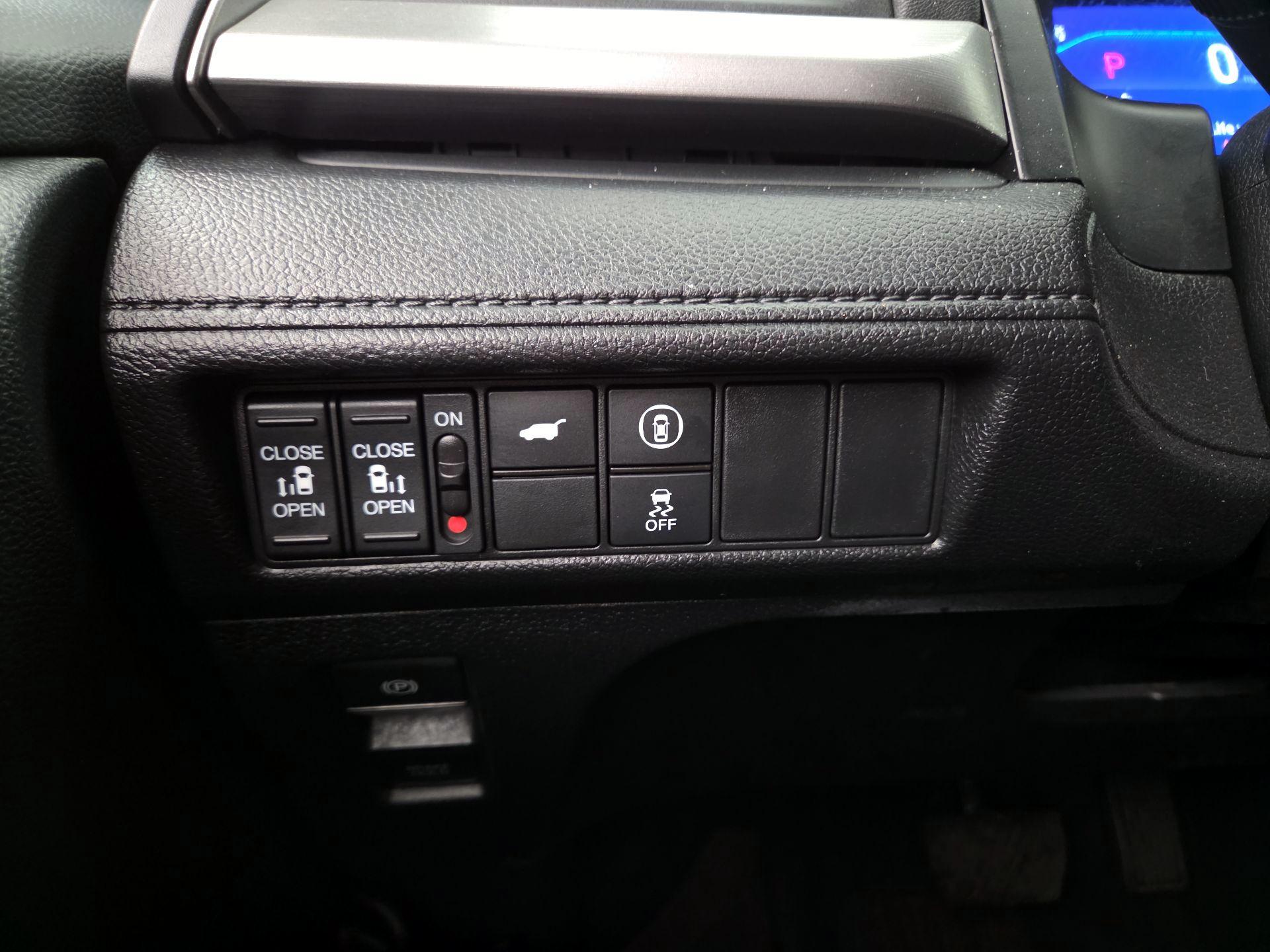 Thumbnail: 2023 Honda Odyssey - 13