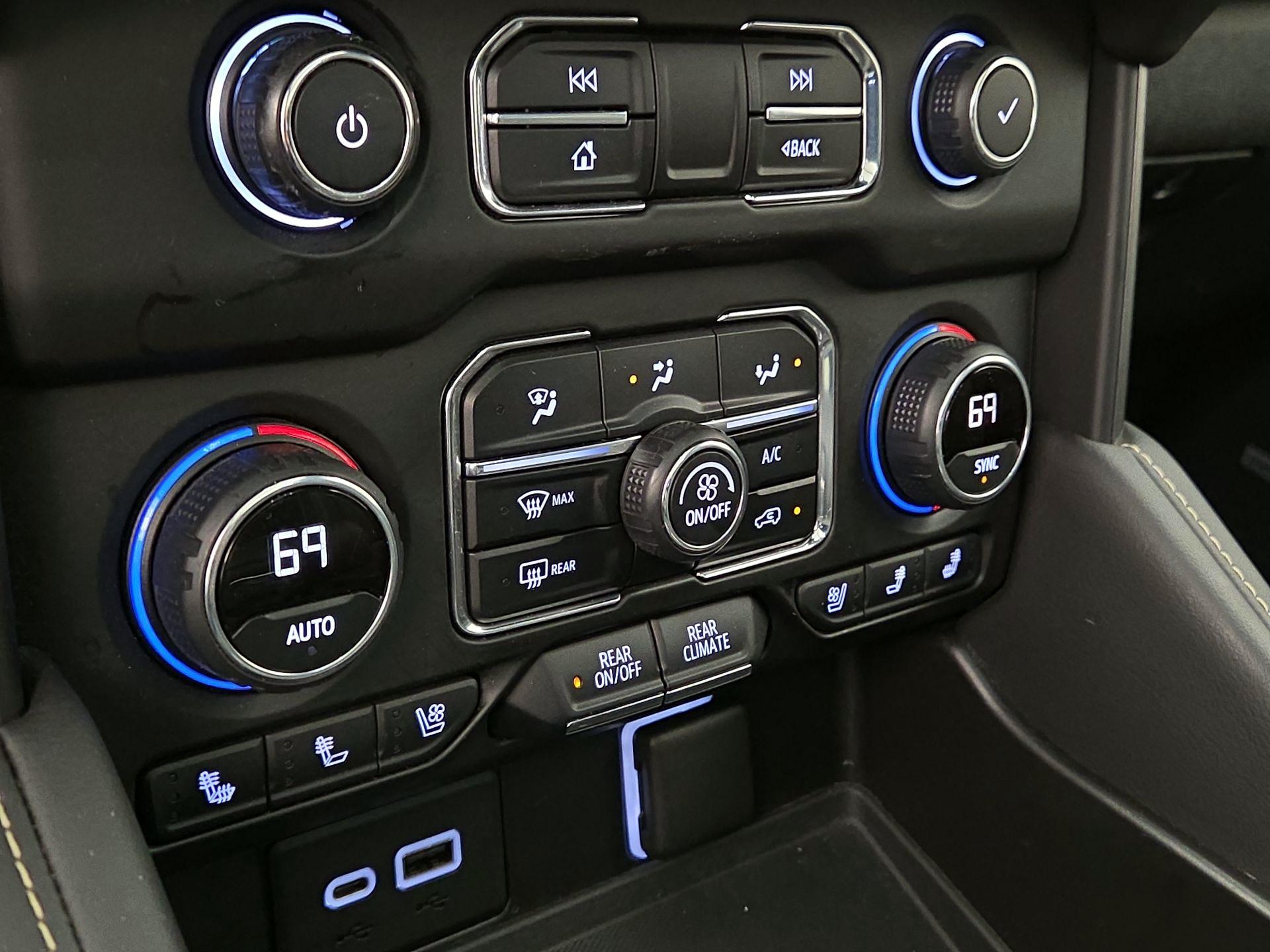 Thumbnail: 2021 Chevrolet Suburban - 16