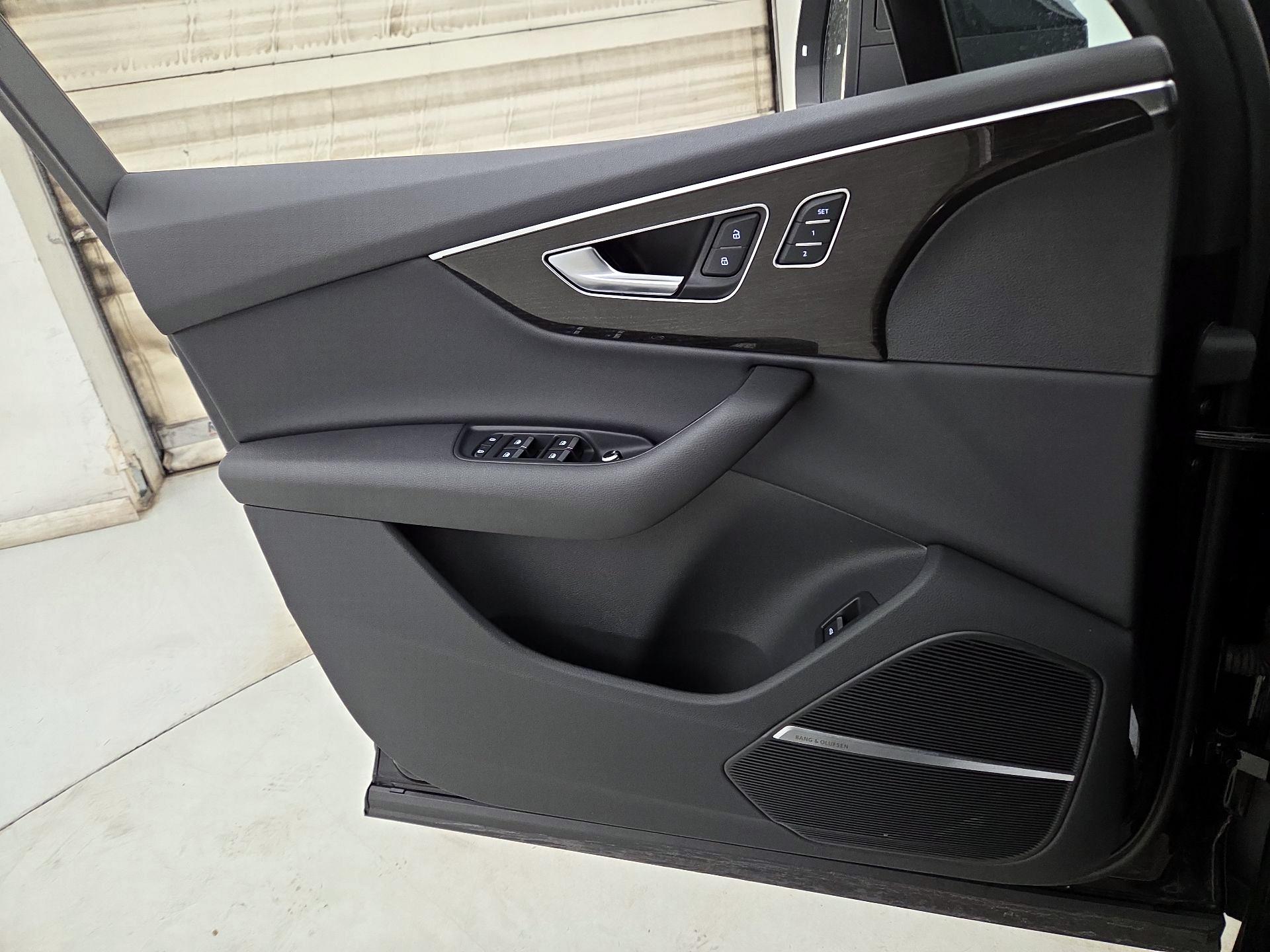 Thumbnail: 2022 Audi Q7 - 12