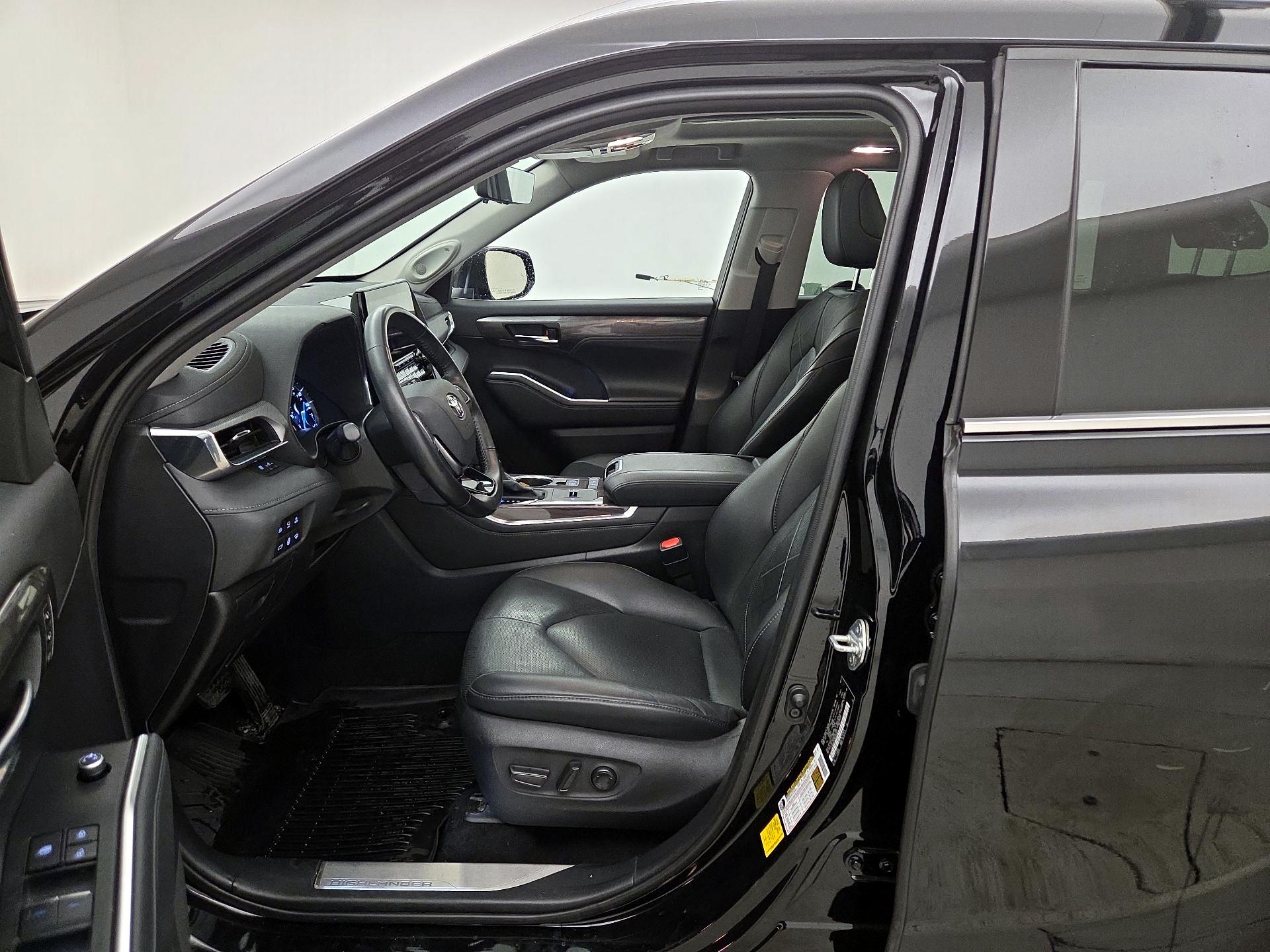 Thumbnail: 2021 Toyota Highlander - 11