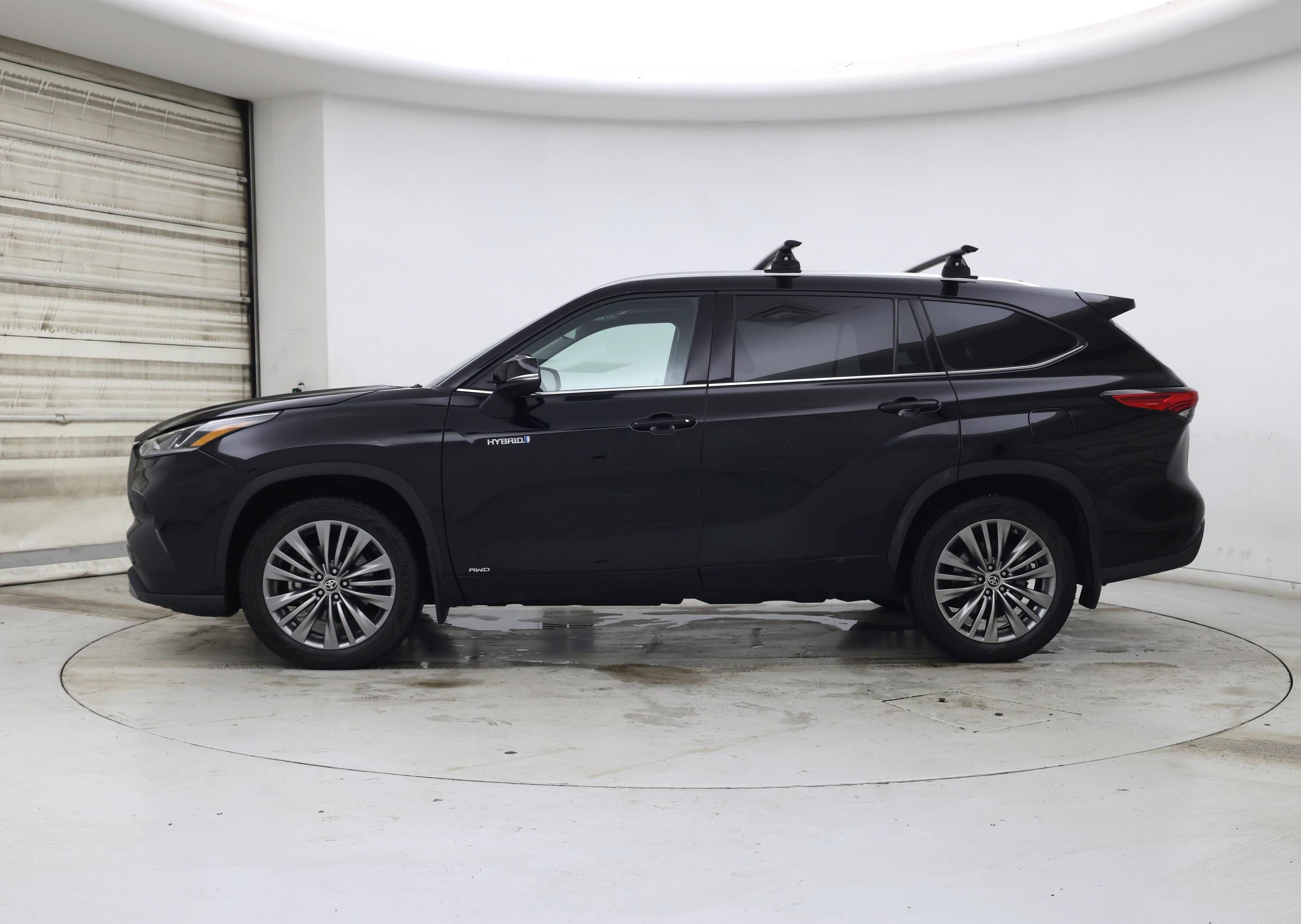 Thumbnail: 2021 Toyota Highlander - 3