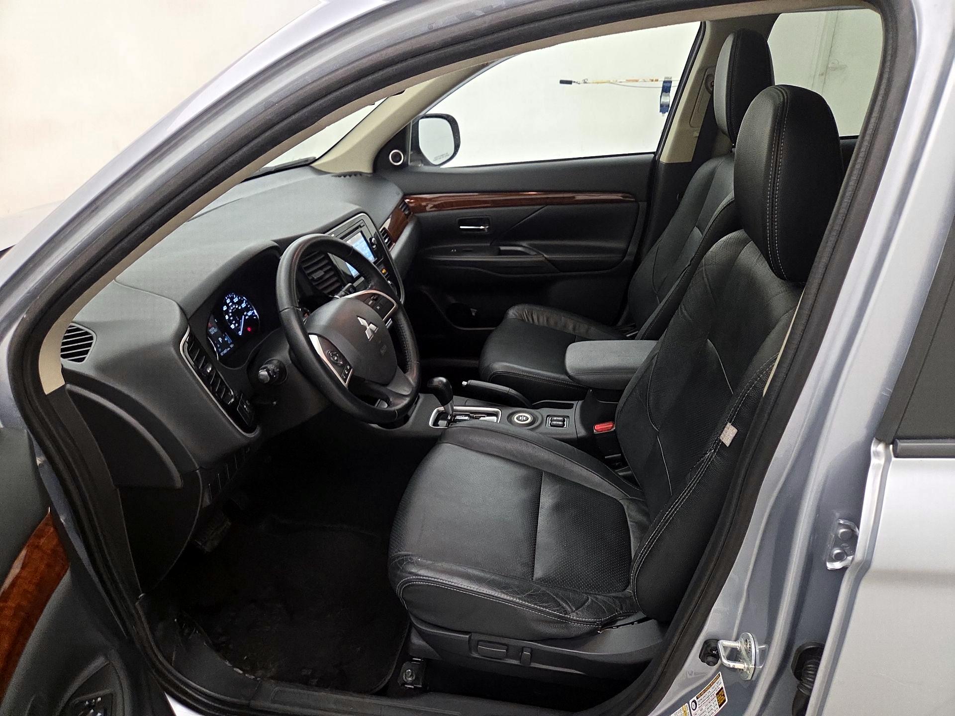 Thumbnail: 2014 Mitsubishi Outlander - 11