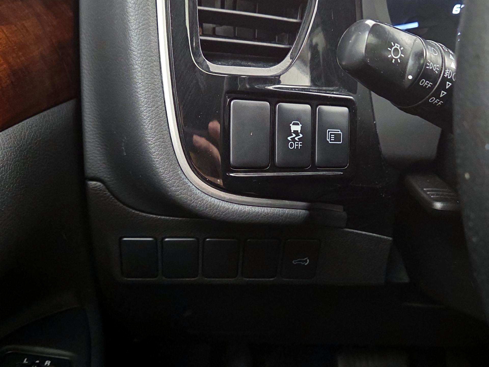 Thumbnail: 2014 Mitsubishi Outlander - 13