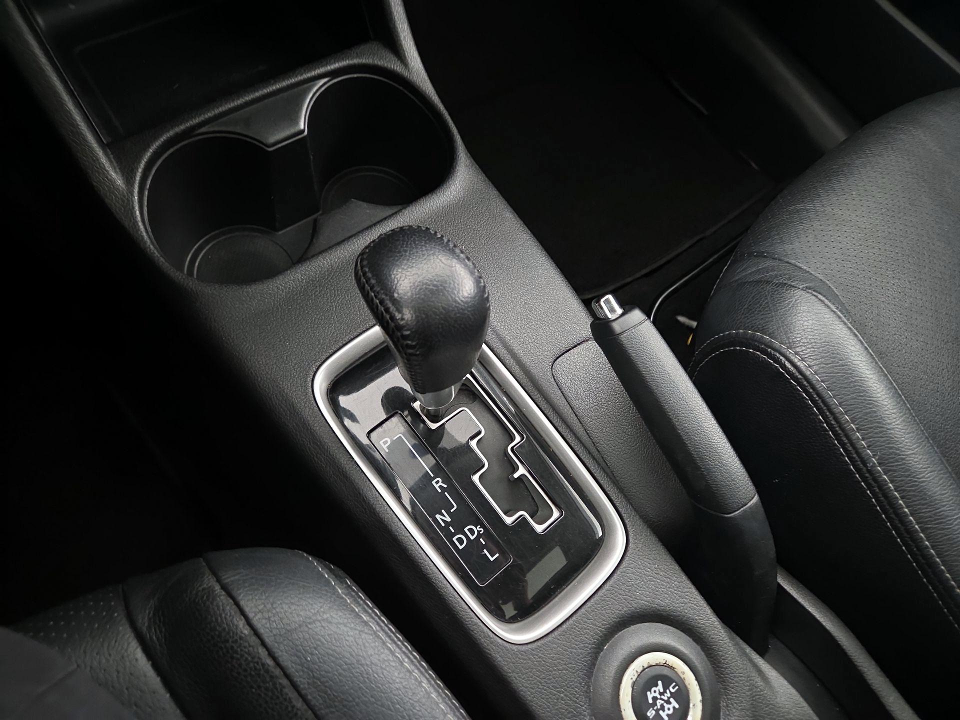 Thumbnail: 2014 Mitsubishi Outlander - 17