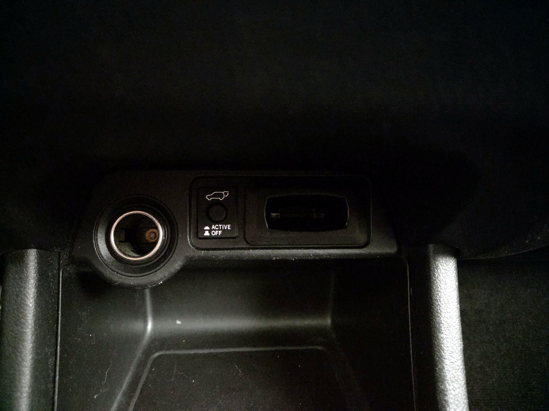 Thumbnail: 2014 Mitsubishi Outlander - 18