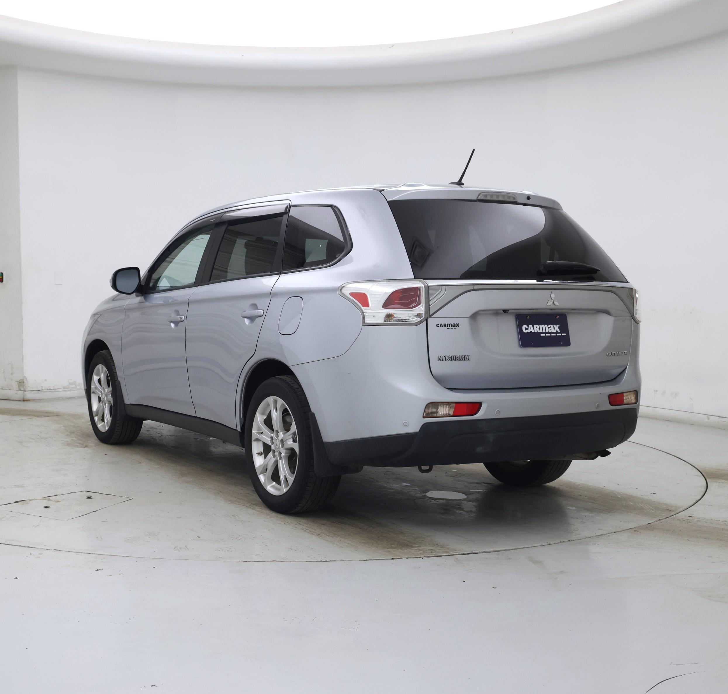Thumbnail: 2014 Mitsubishi Outlander - 2