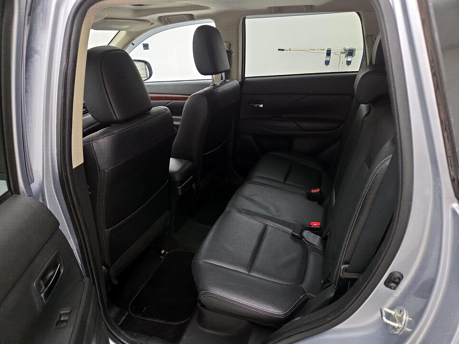 Thumbnail: 2014 Mitsubishi Outlander - 20