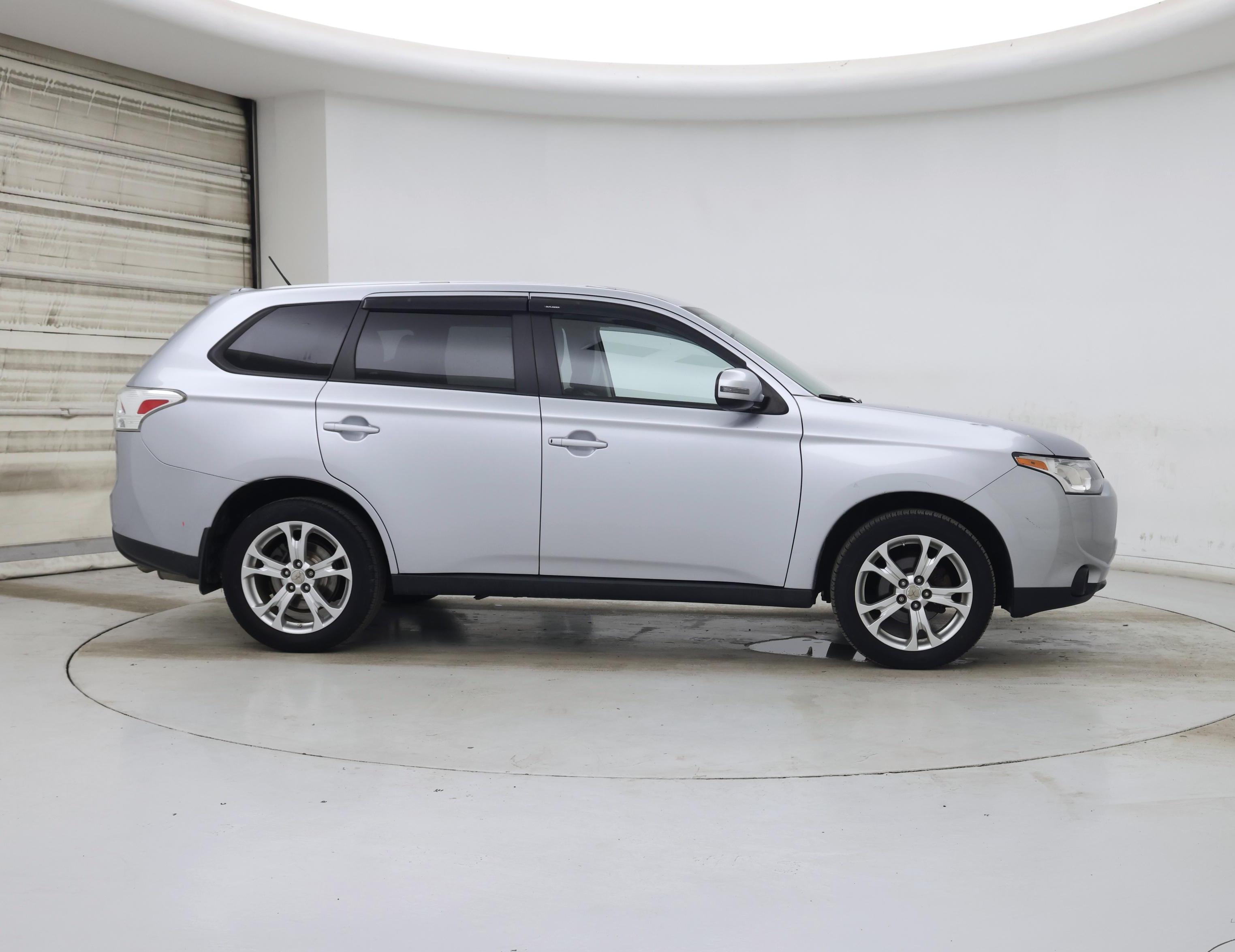 Thumbnail: 2014 Mitsubishi Outlander - 7