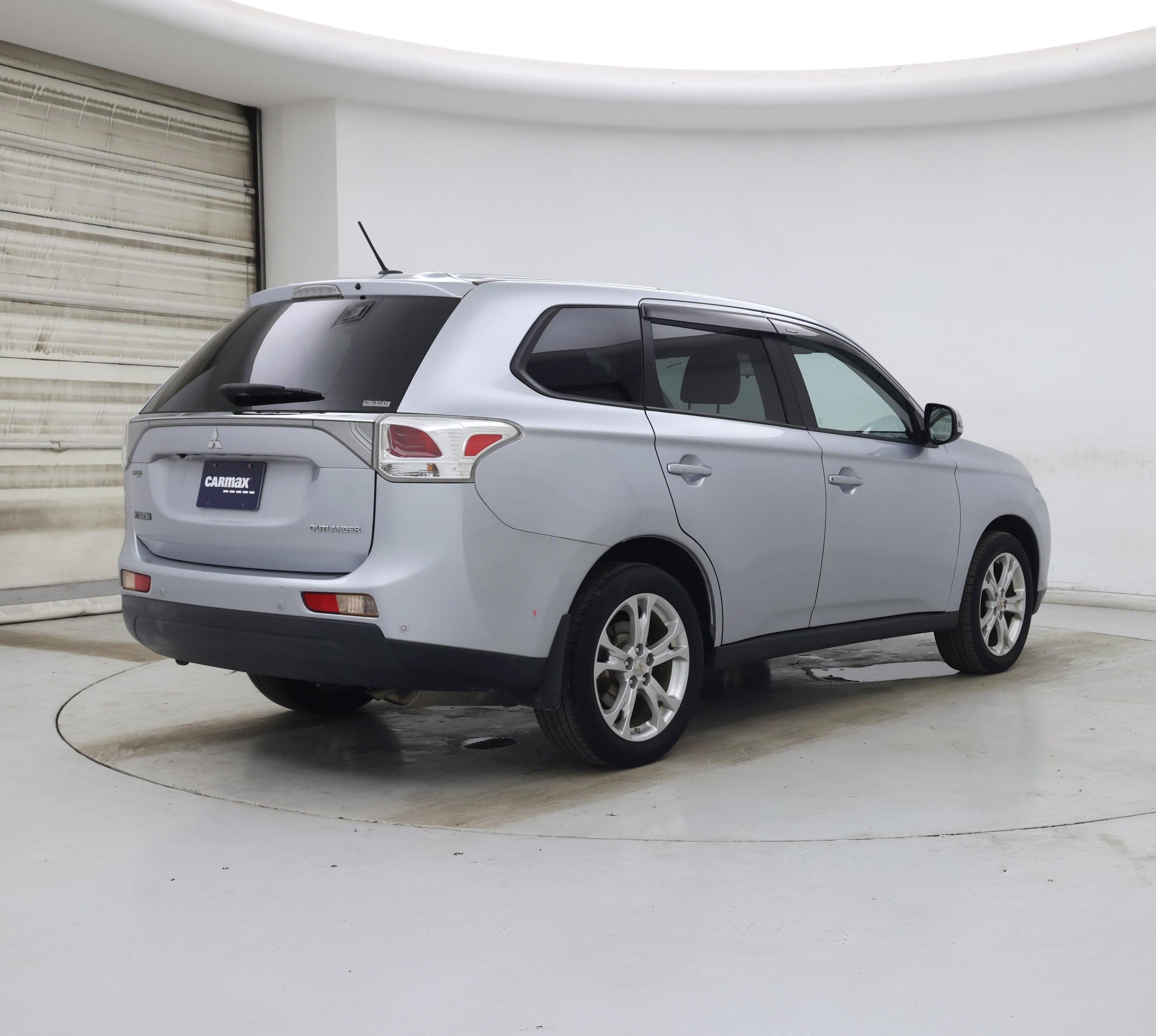 Thumbnail: 2014 Mitsubishi Outlander - 8