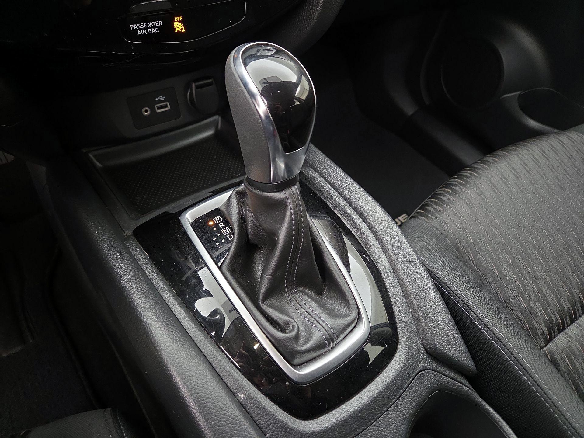 Thumbnail: 2018 Nissan Rogue - 17