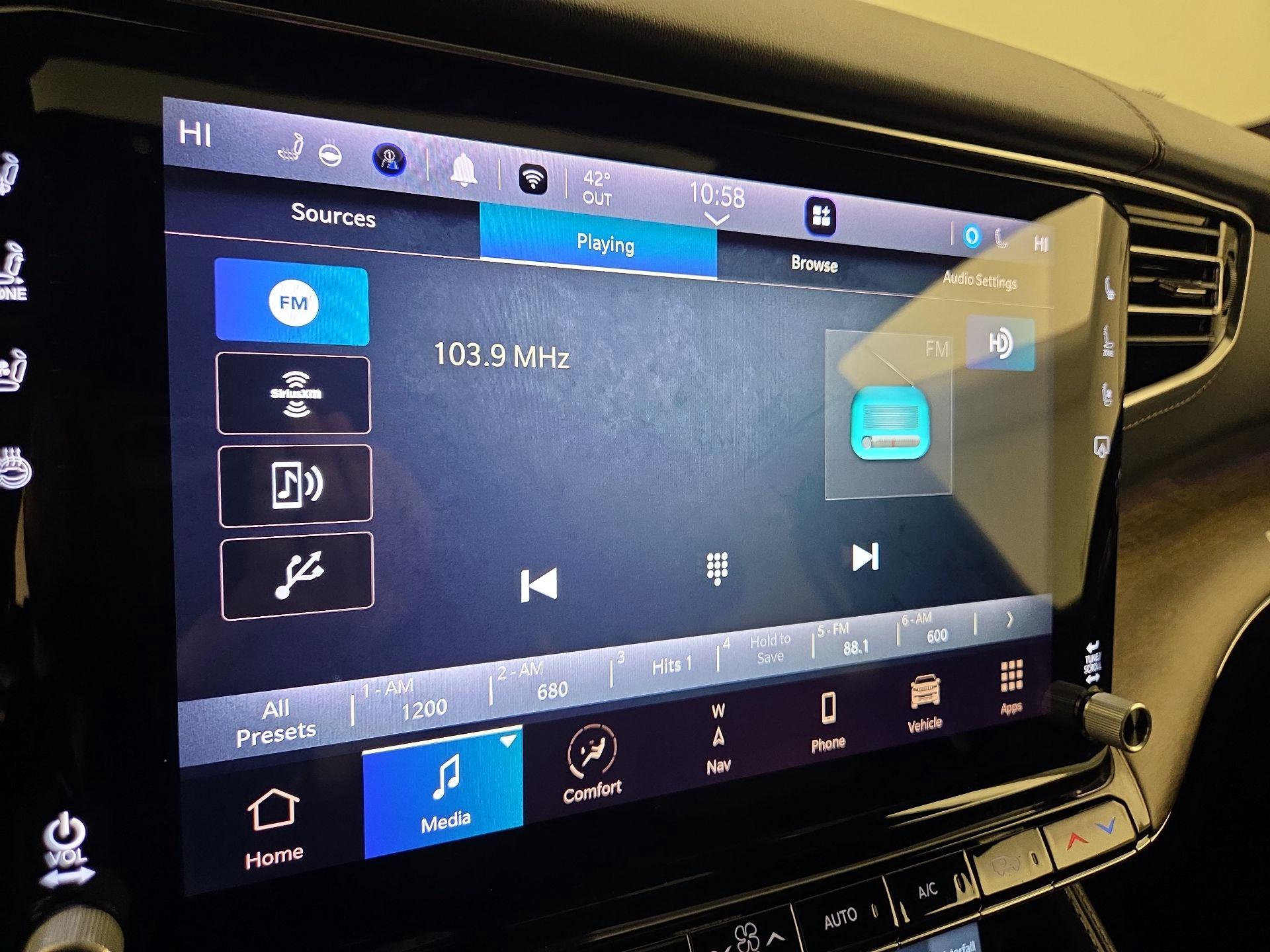 Thumbnail: 2022 Jeep Grand Wagoneer - 16