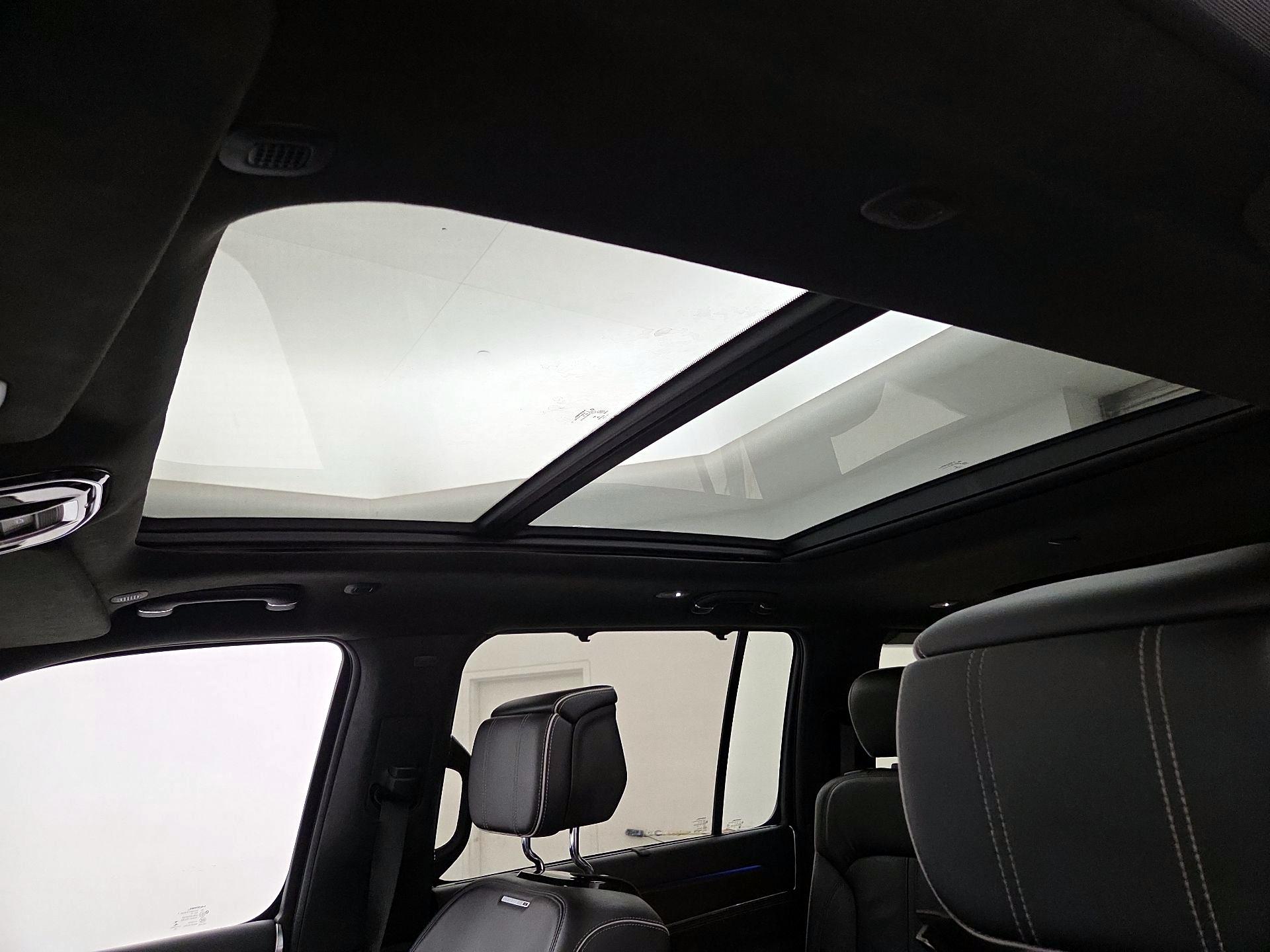 Thumbnail: 2022 Jeep Grand Wagoneer - 19