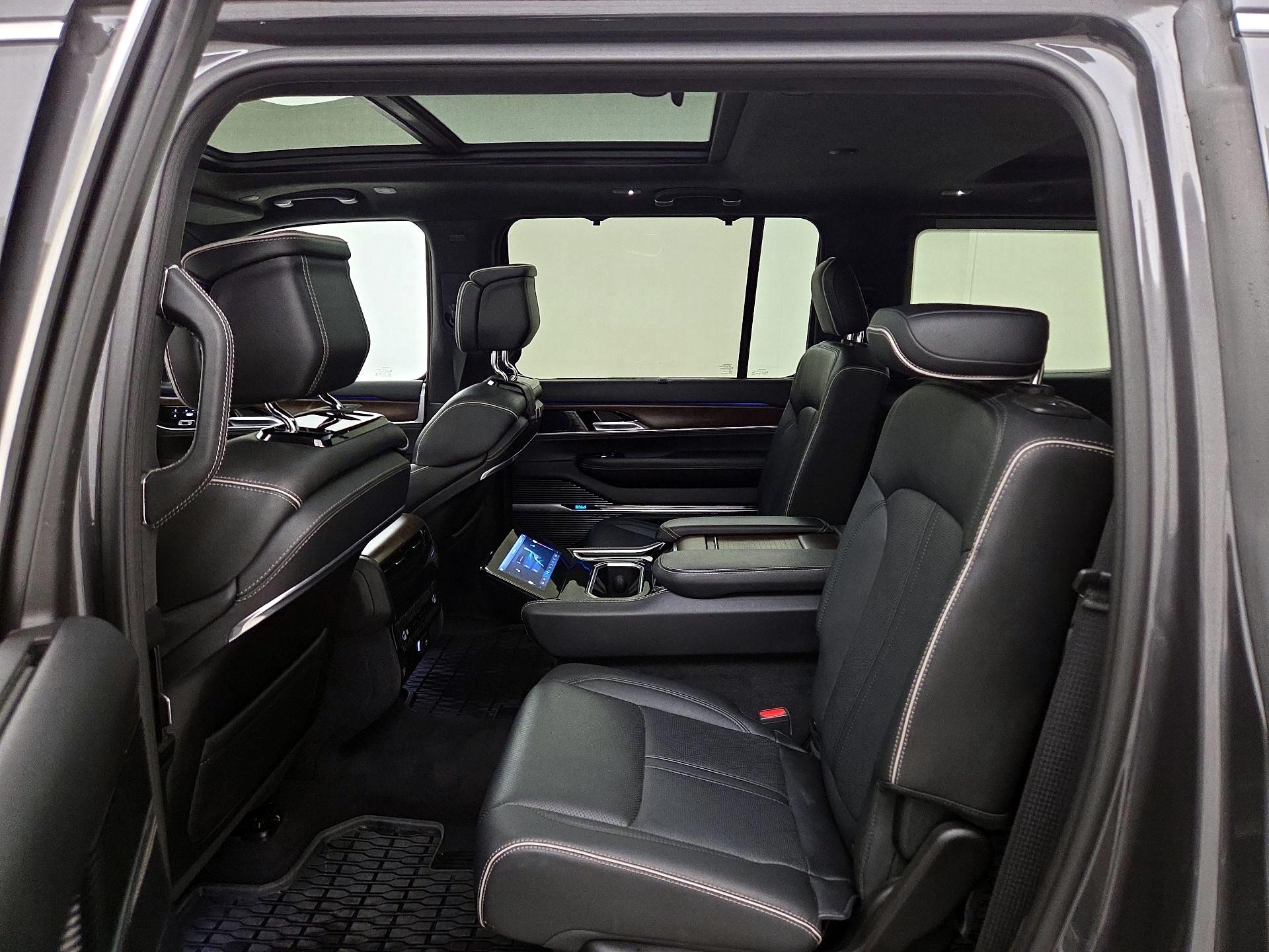 Thumbnail: 2022 Jeep Grand Wagoneer - 20