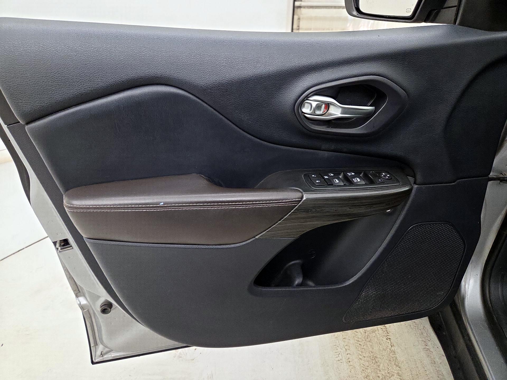 Thumbnail: 2014 Jeep Cherokee - 12