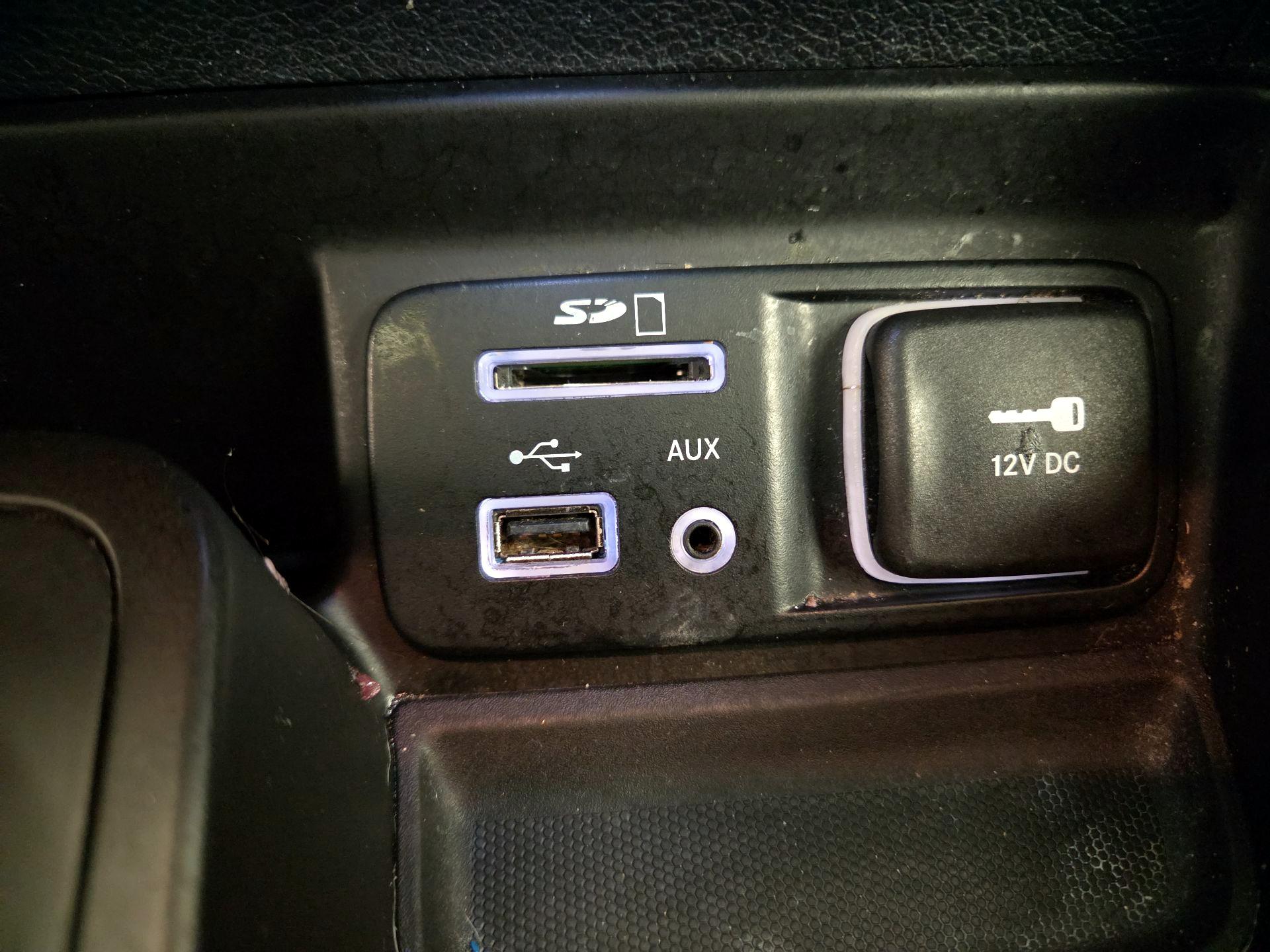 Thumbnail: 2014 Jeep Cherokee - 19