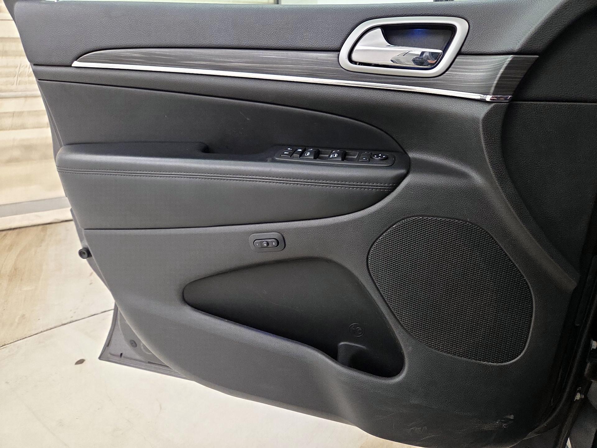 Thumbnail: 2019 Jeep Grand Cherokee - 12