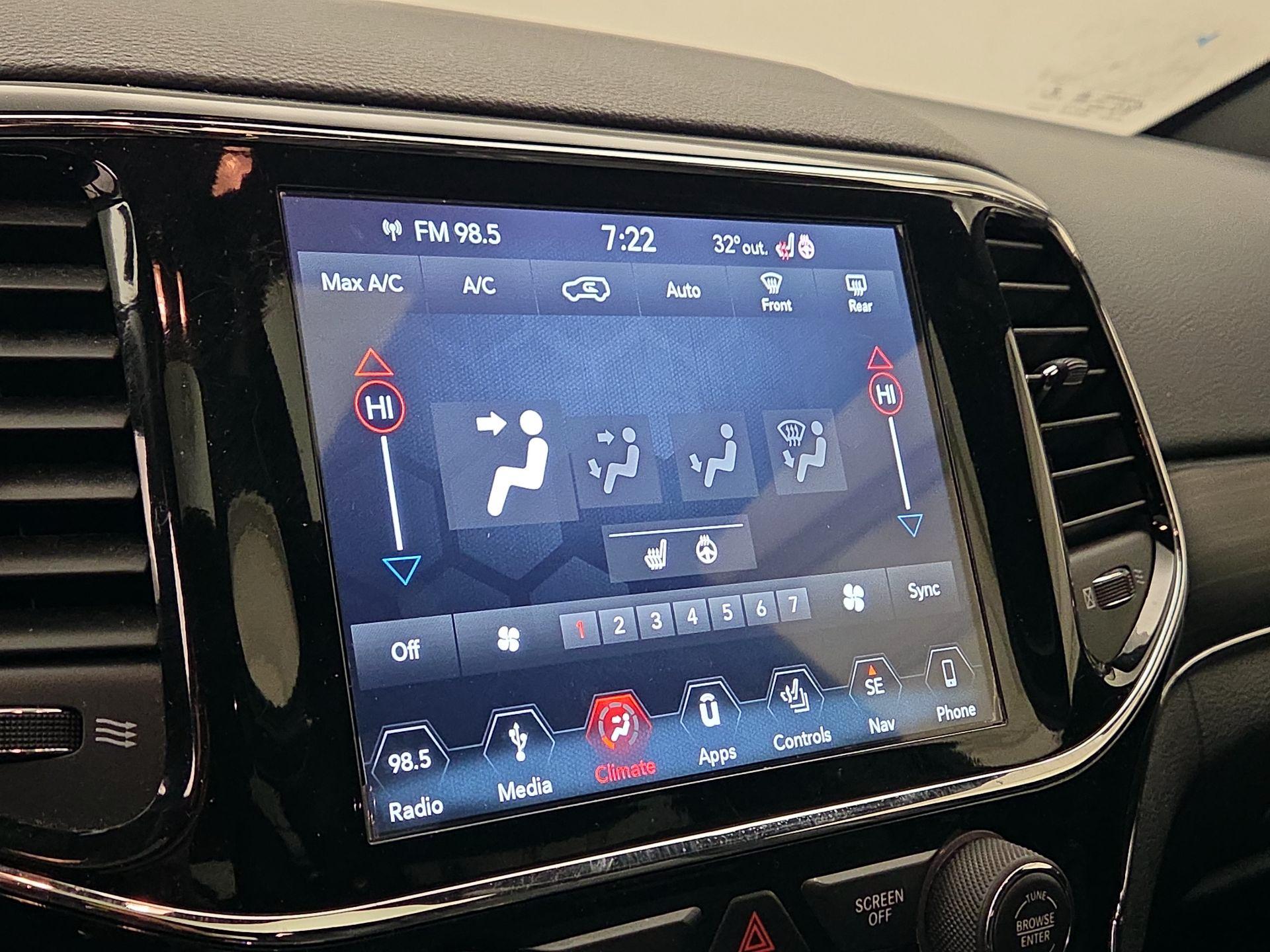 Thumbnail: 2019 Jeep Grand Cherokee - 16